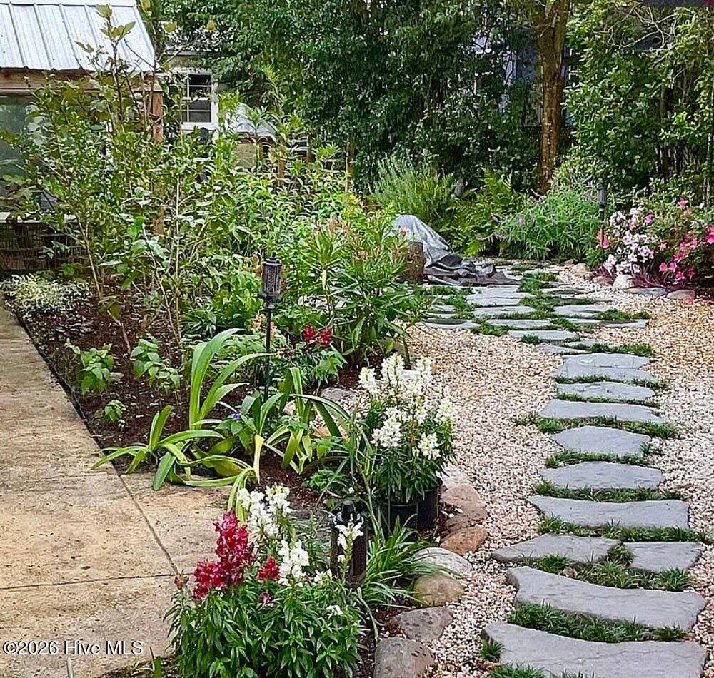 100566675 | Photo 36