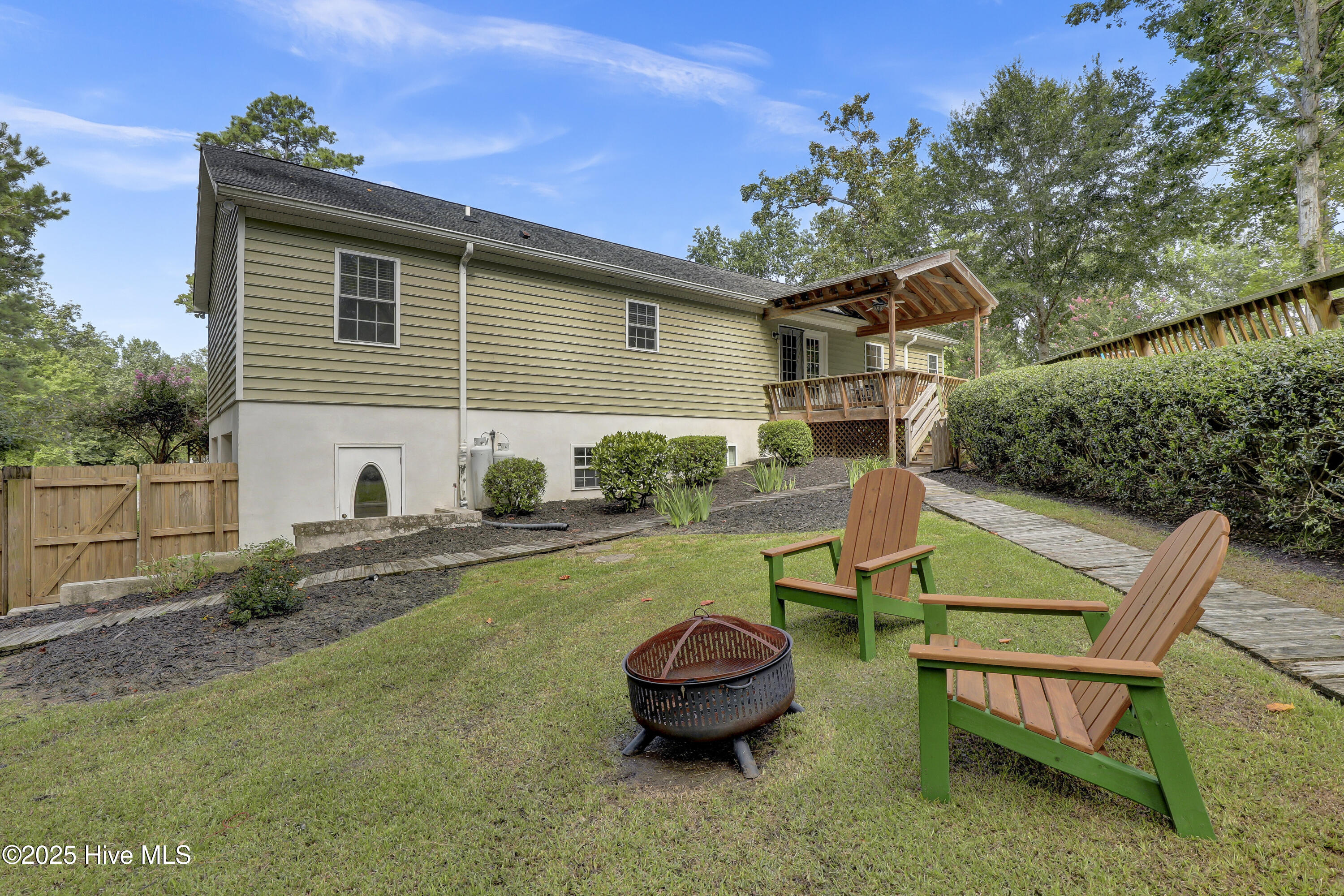 100525389 | Photo 42