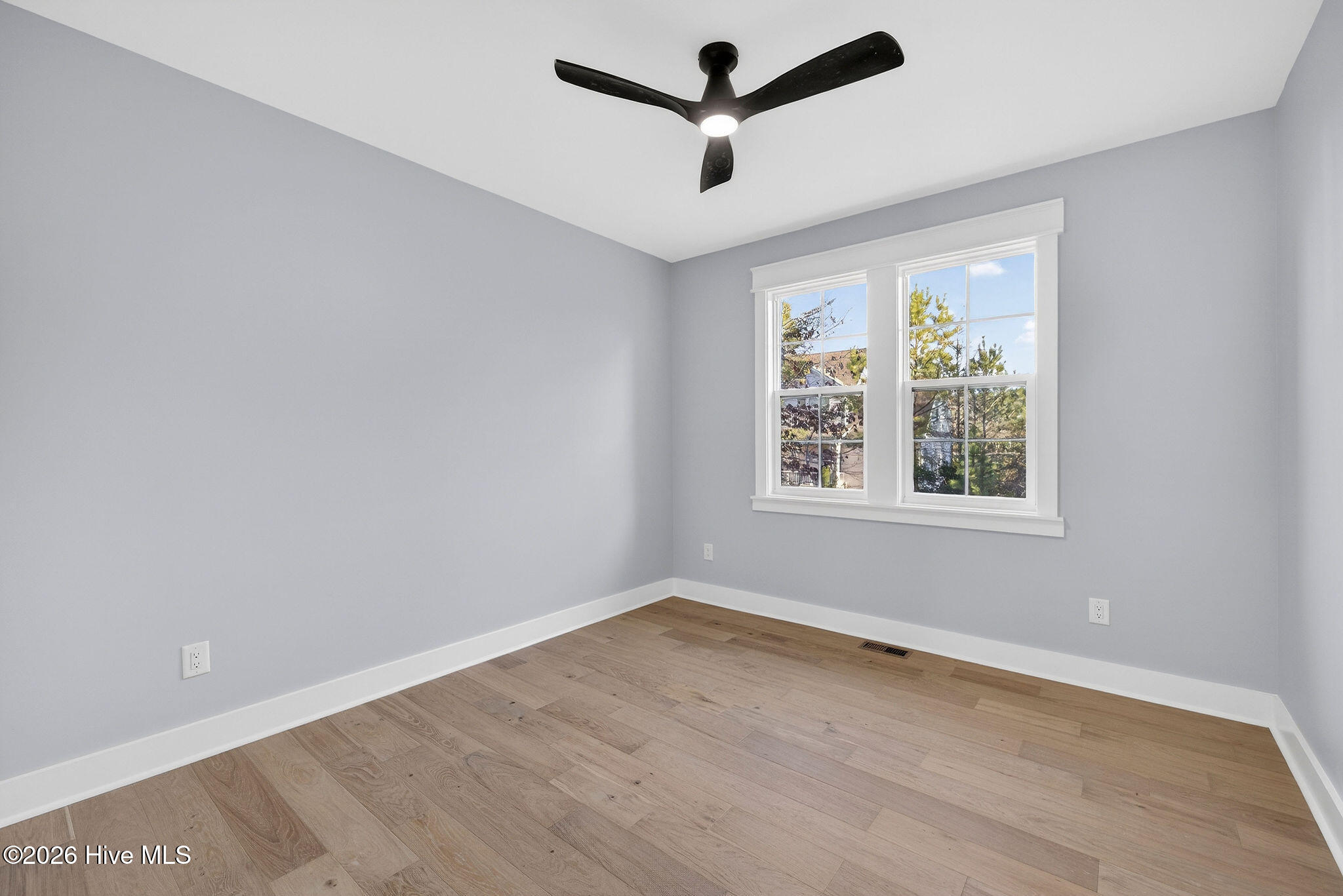 100548792 | Photo 44