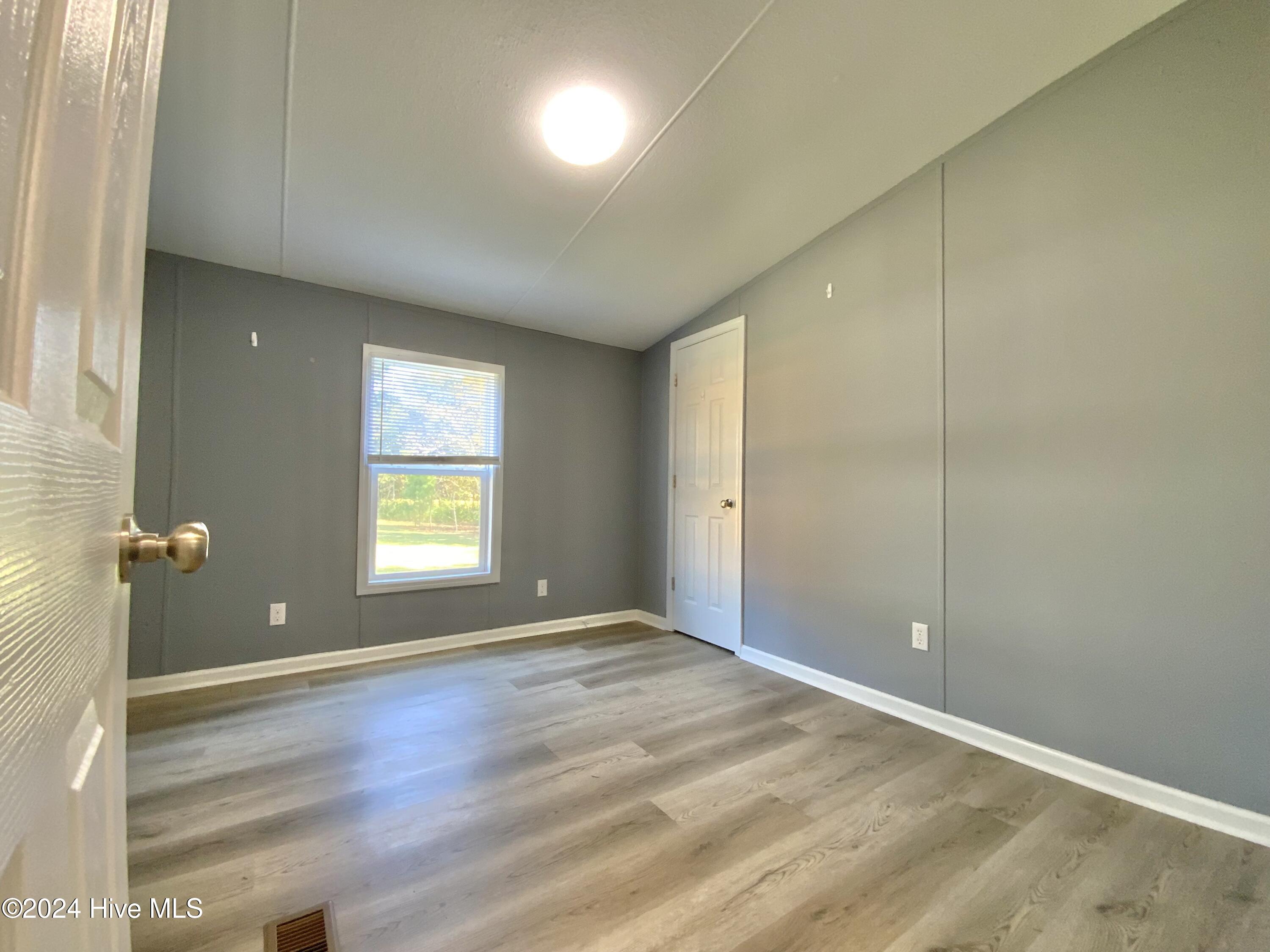 100476706 | Photo 13