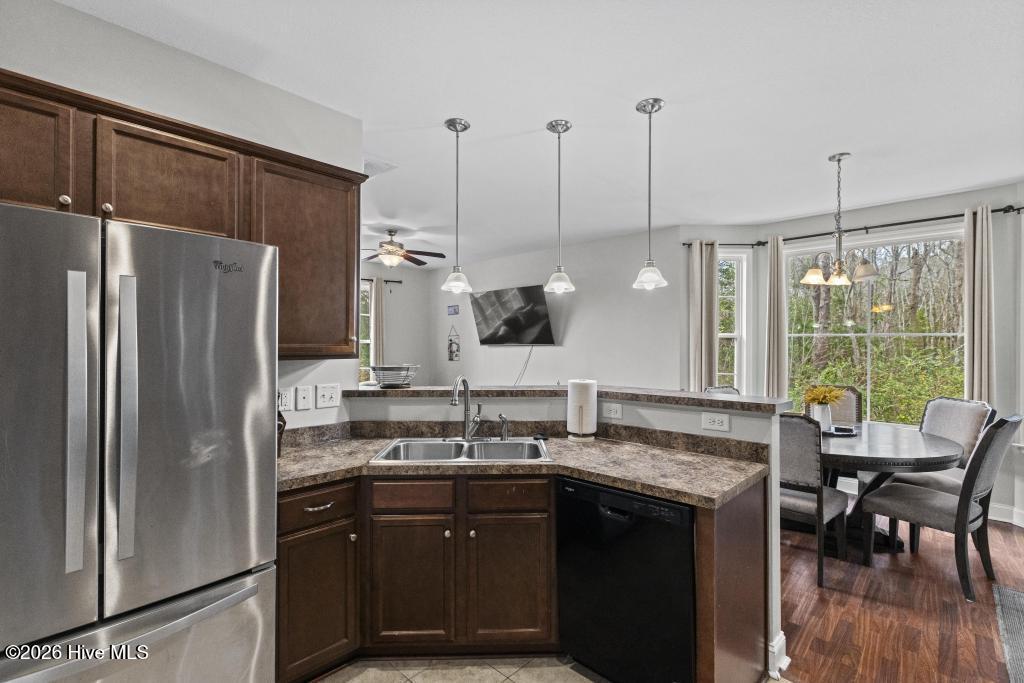 100551053 | Photo 15