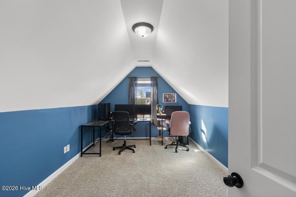 100561745 | Photo 36