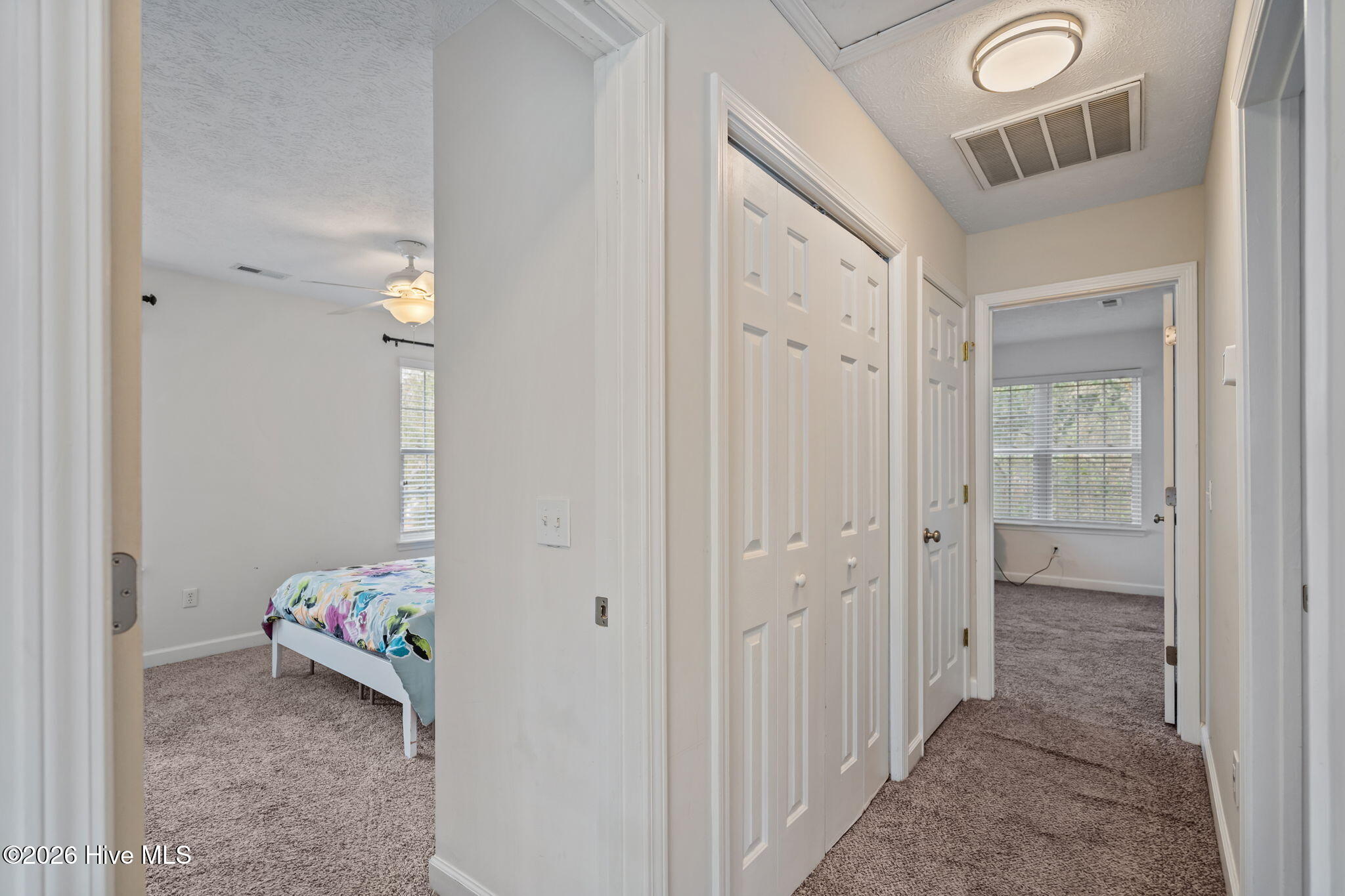 100558103 | Photo 24