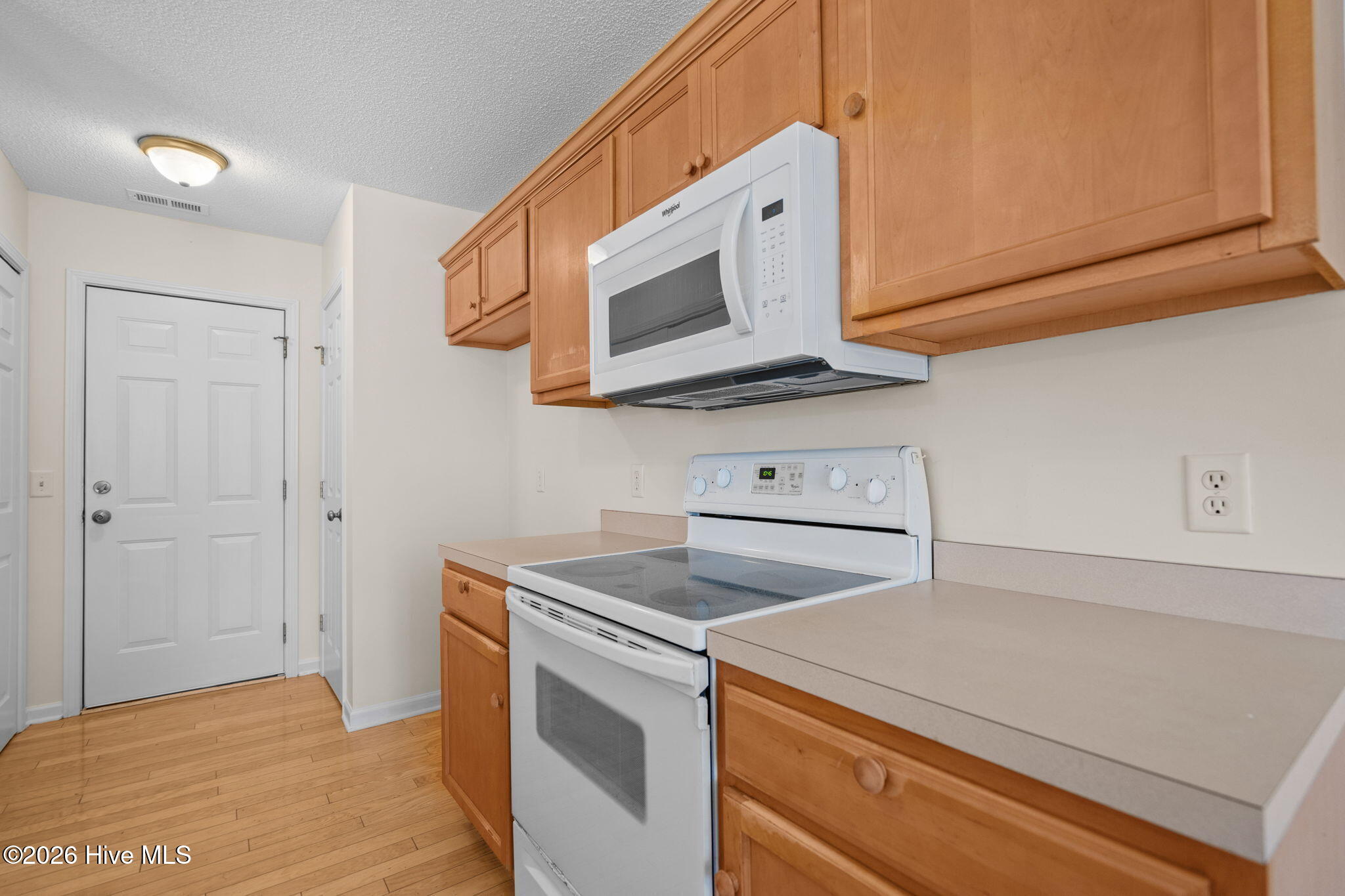 100560946 | Photo 20