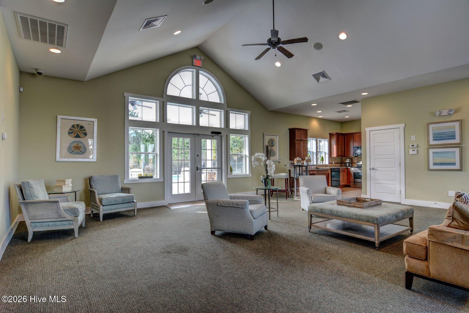 100556817 | Photo 46