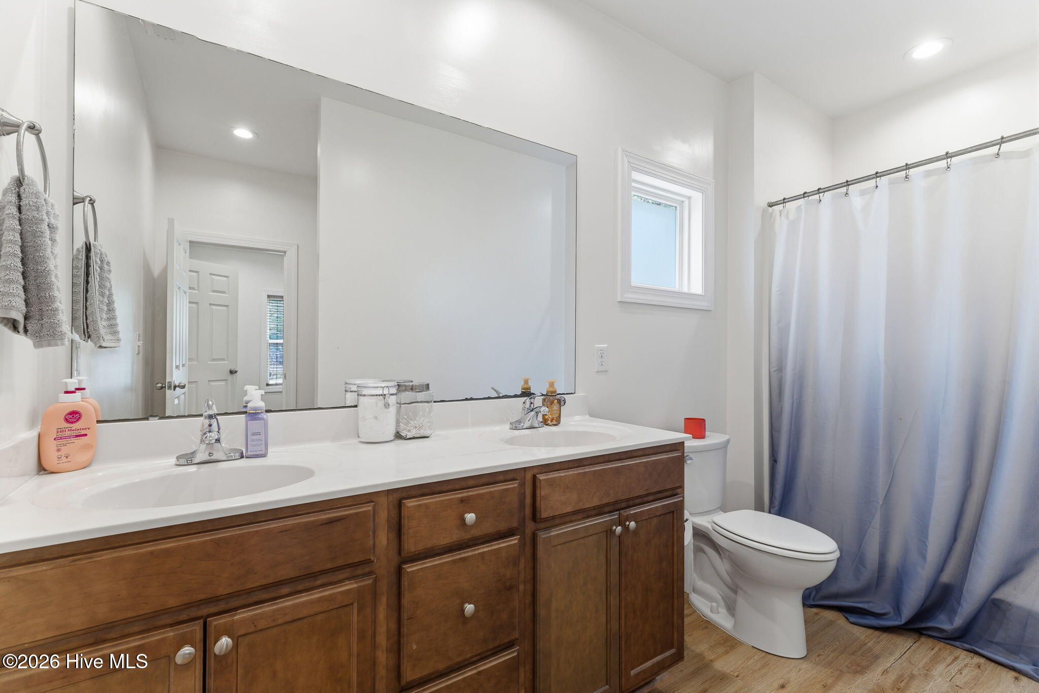 100565860 | Photo 16