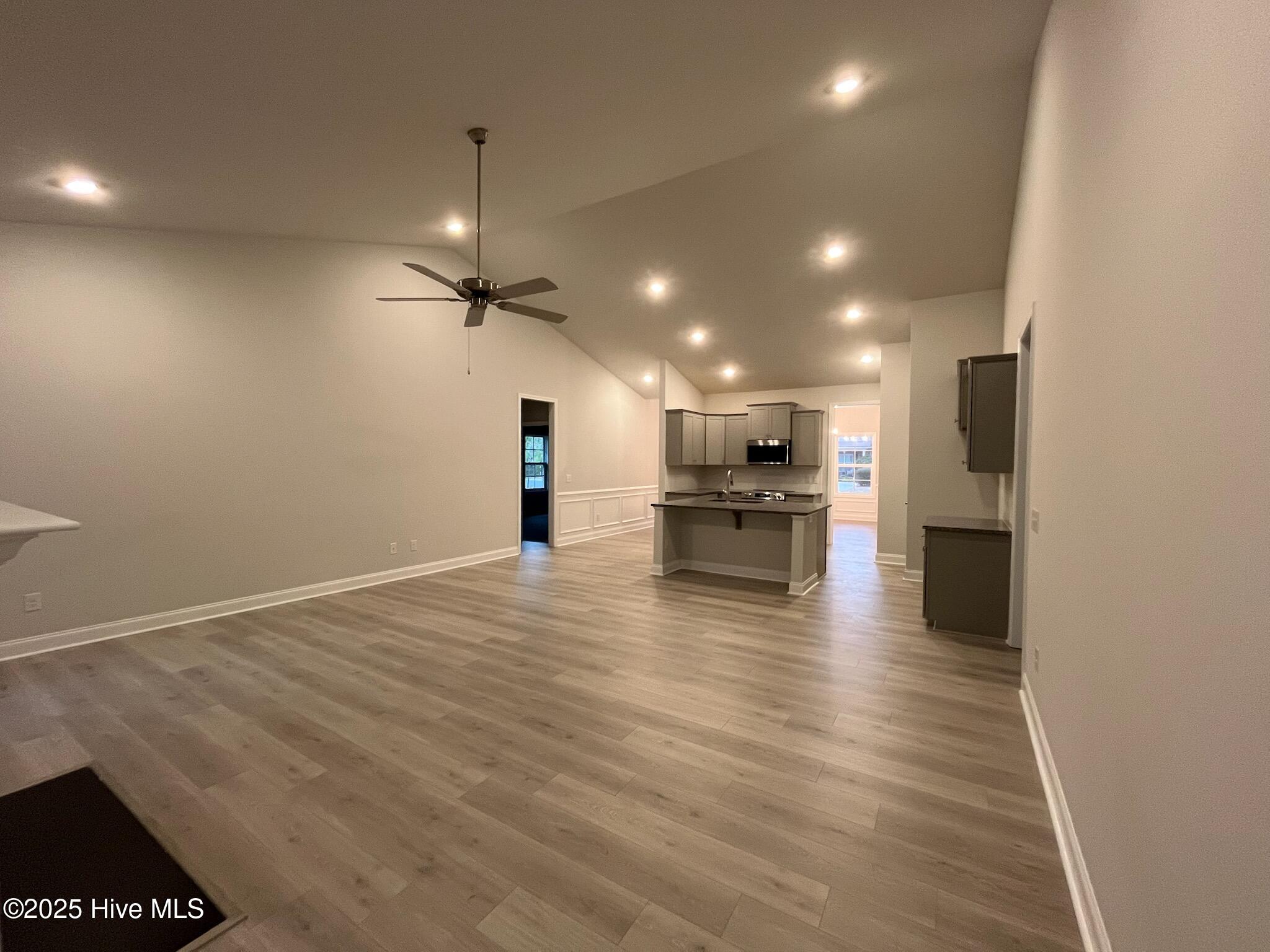 100545325 | Photo 17