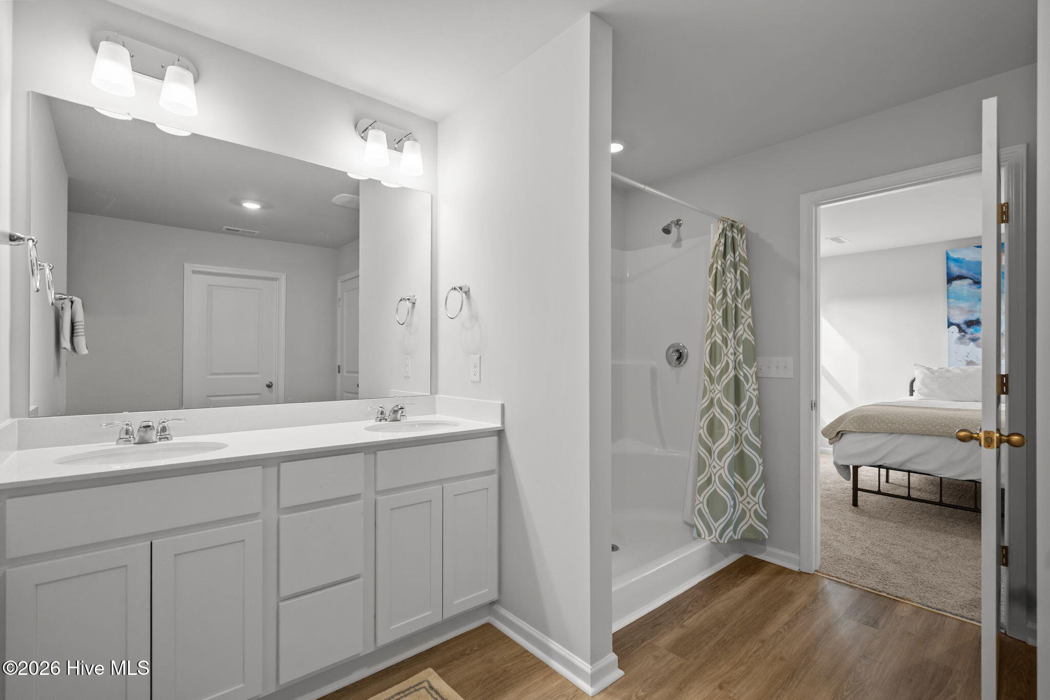 100551005 | Photo 15