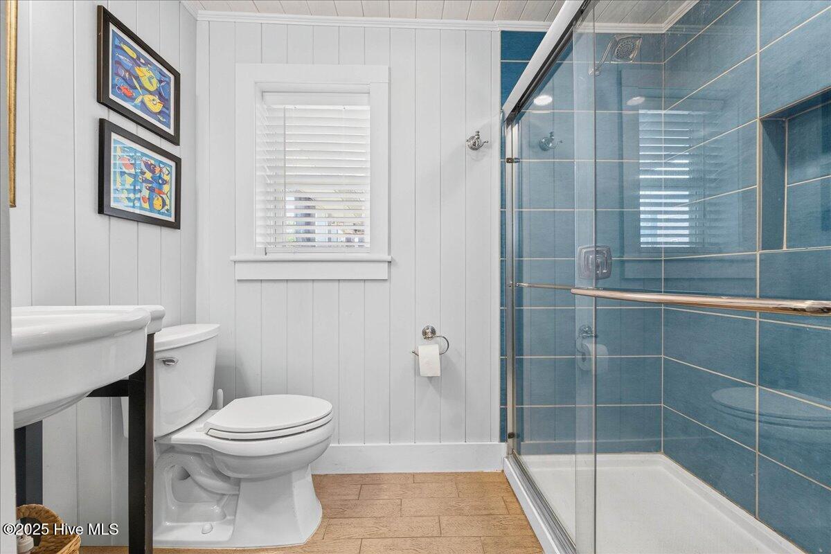 100527780 | Photo 36