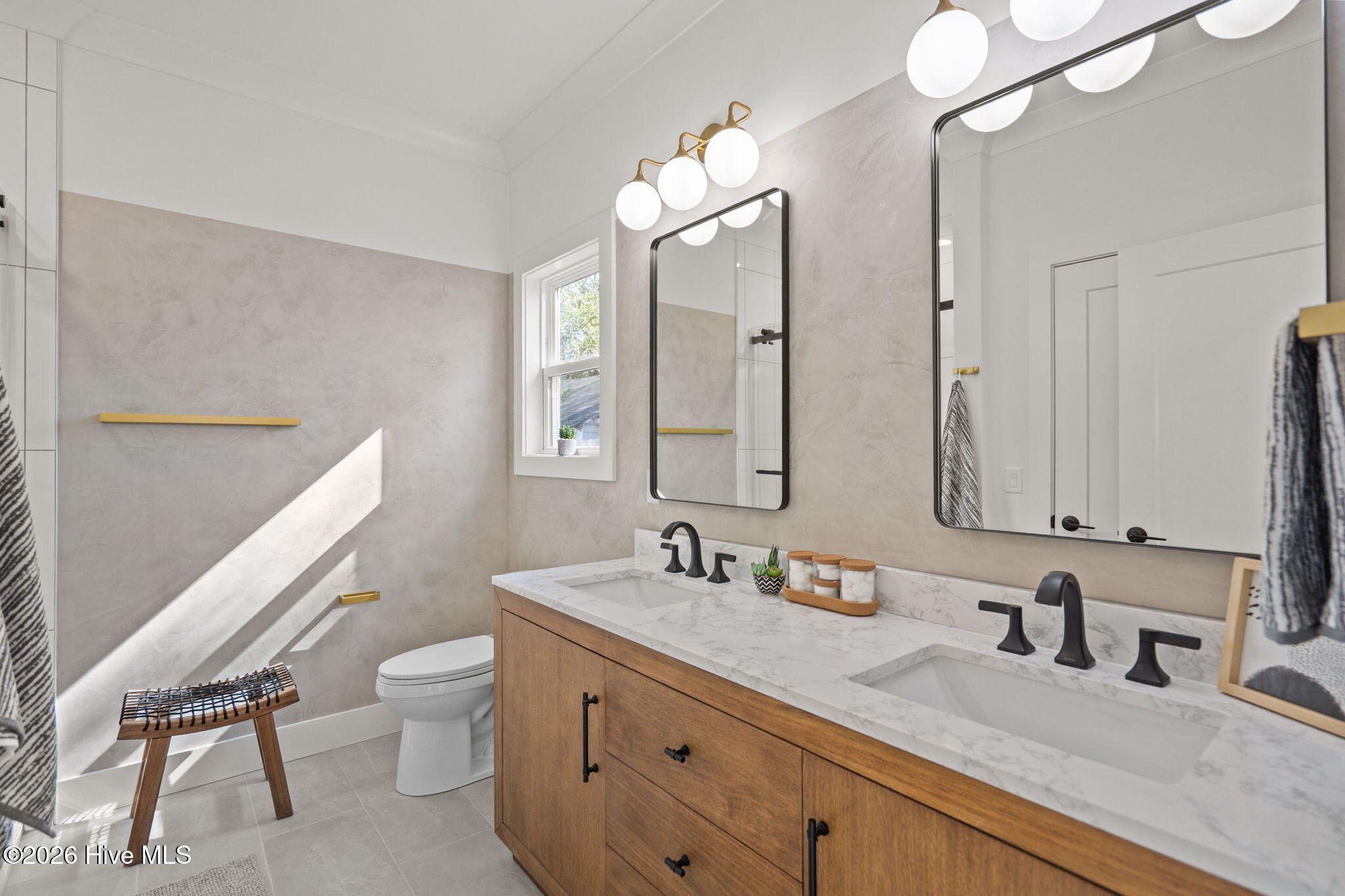 100553901 | Photo 24