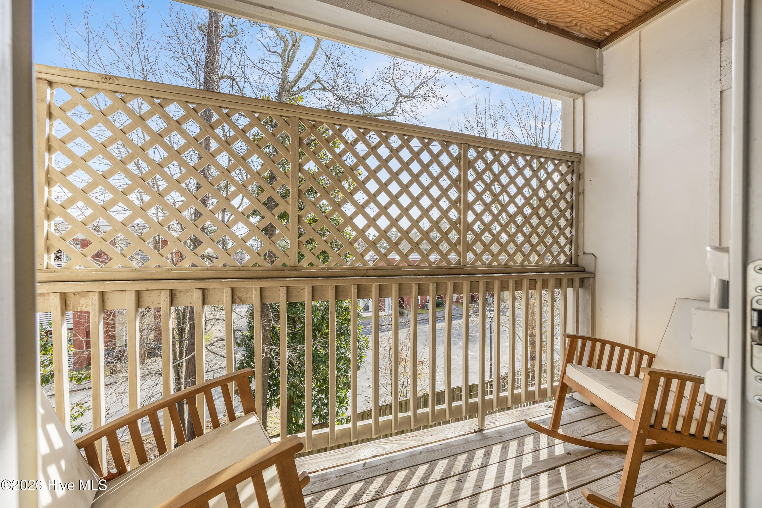 100557127 | Photo 25