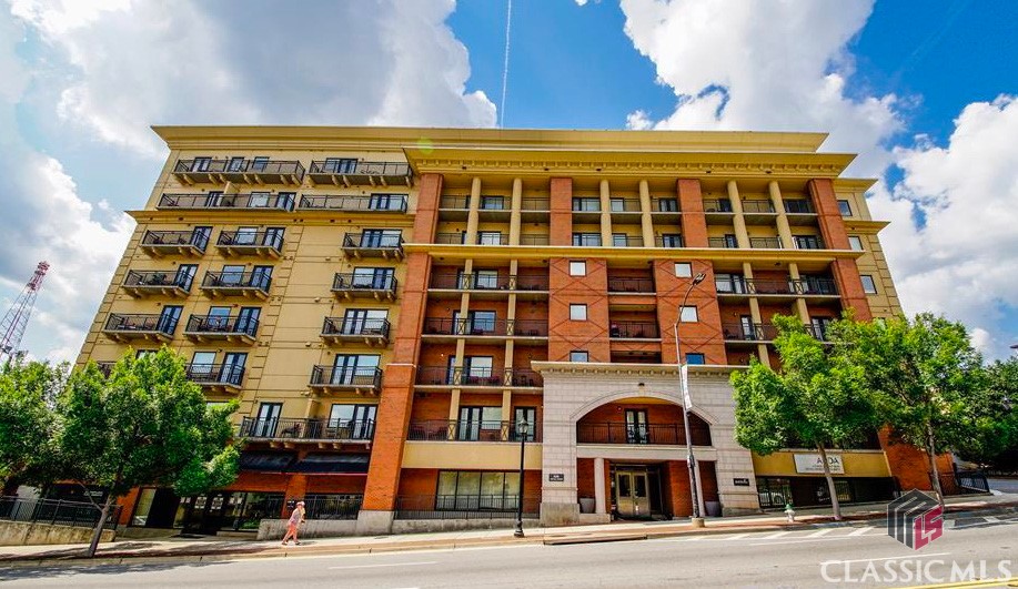 GAMEDAY Condo 522 - Excellent Condition! 1/1 with new LVP flooring and large window in Bedroom with western view. Fresh paint throughout. All GAMEDAY condos are fully furnished with all the furniture, linens, appliances, electronics, and household items included in the price. Optional on-site management company will lease the condo for you when you are not there. Walk to Sanford Stadium and UGA campus. Association dues cover water, sewer, trash pick up, common area maintenance, insurance on building, hi-speed internet access, extended satellite television, security, and parking.