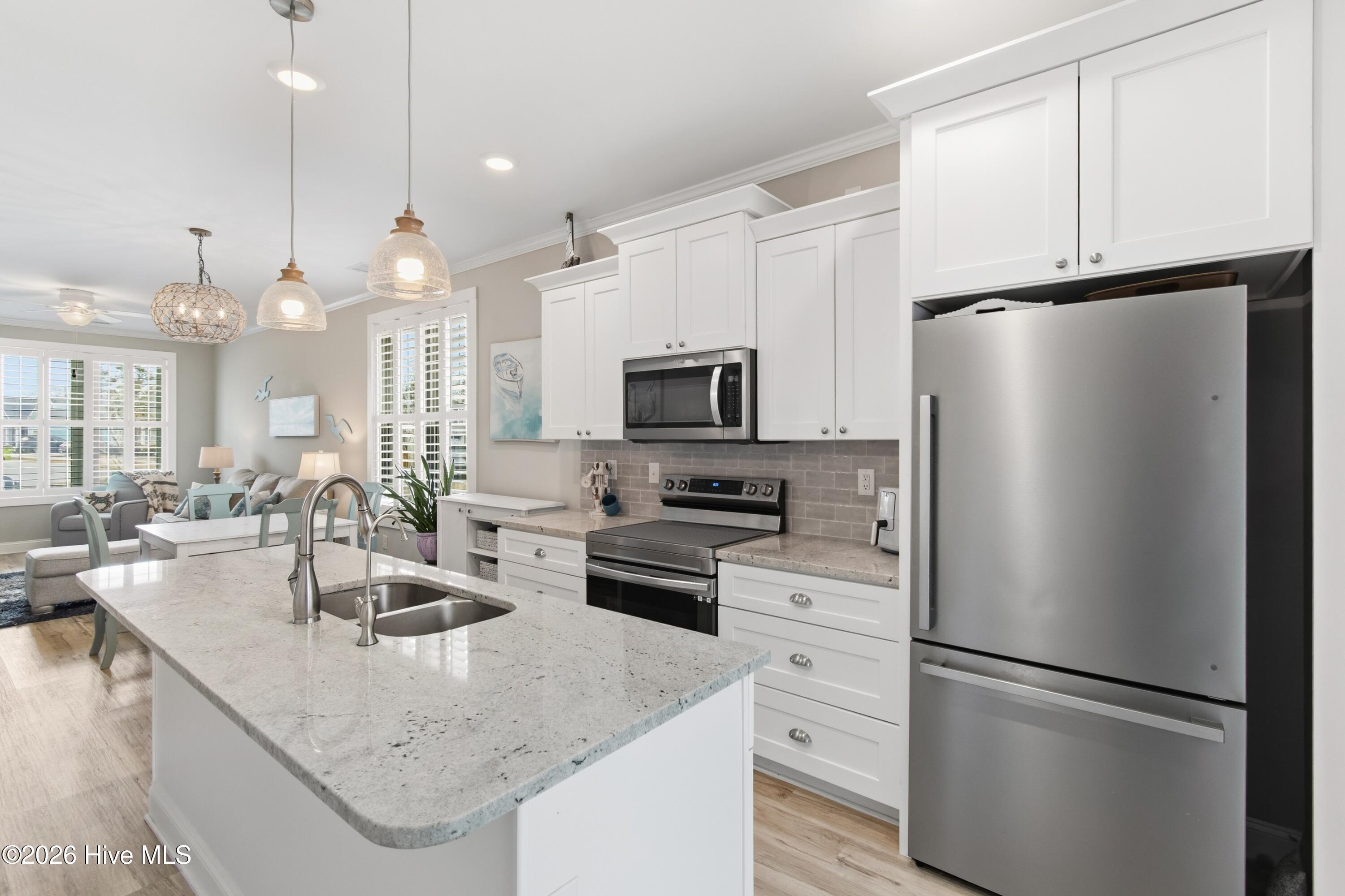 100556000 | Photo 14