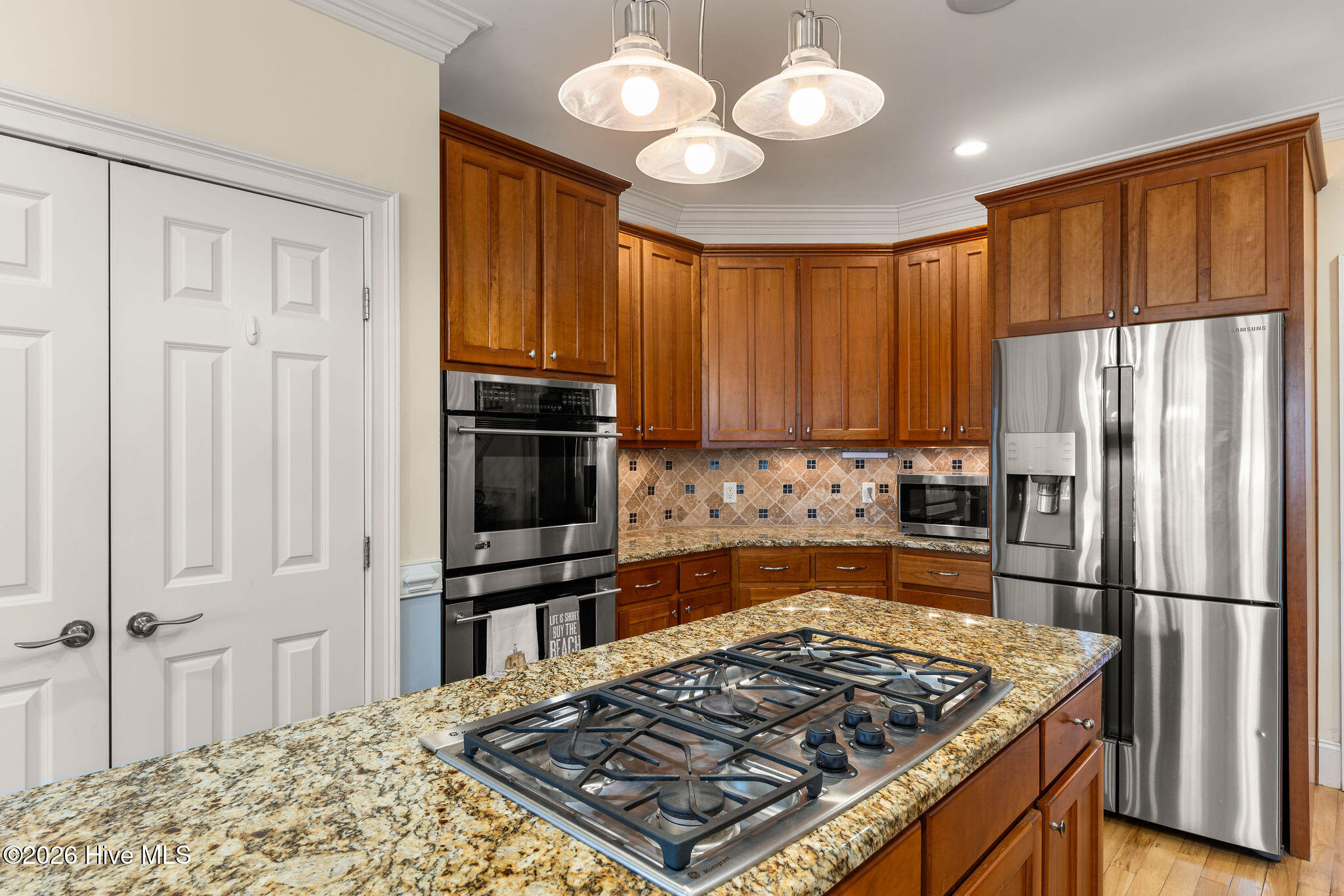 100557018 | Photo 25