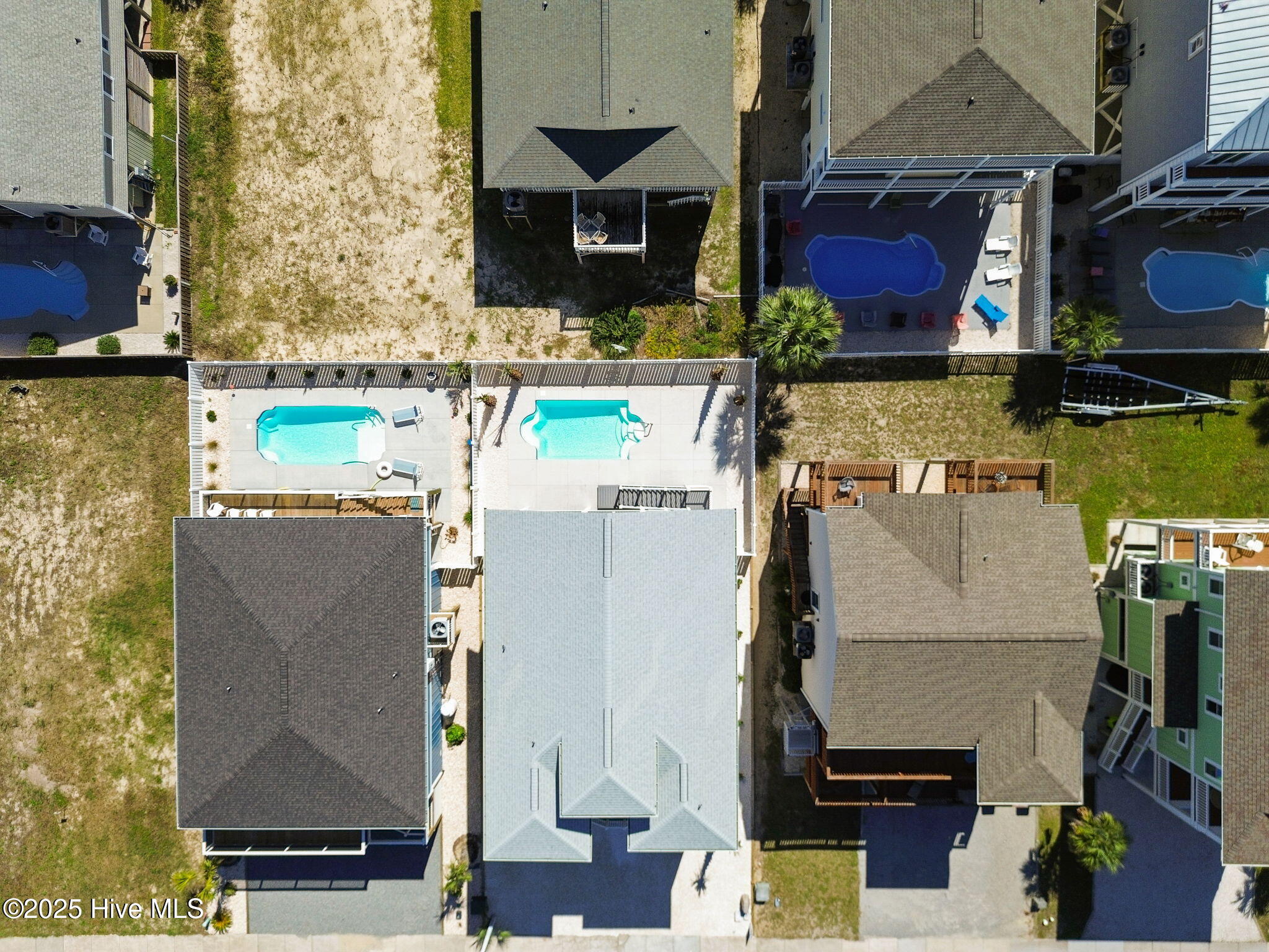 100525403 | Photo 53