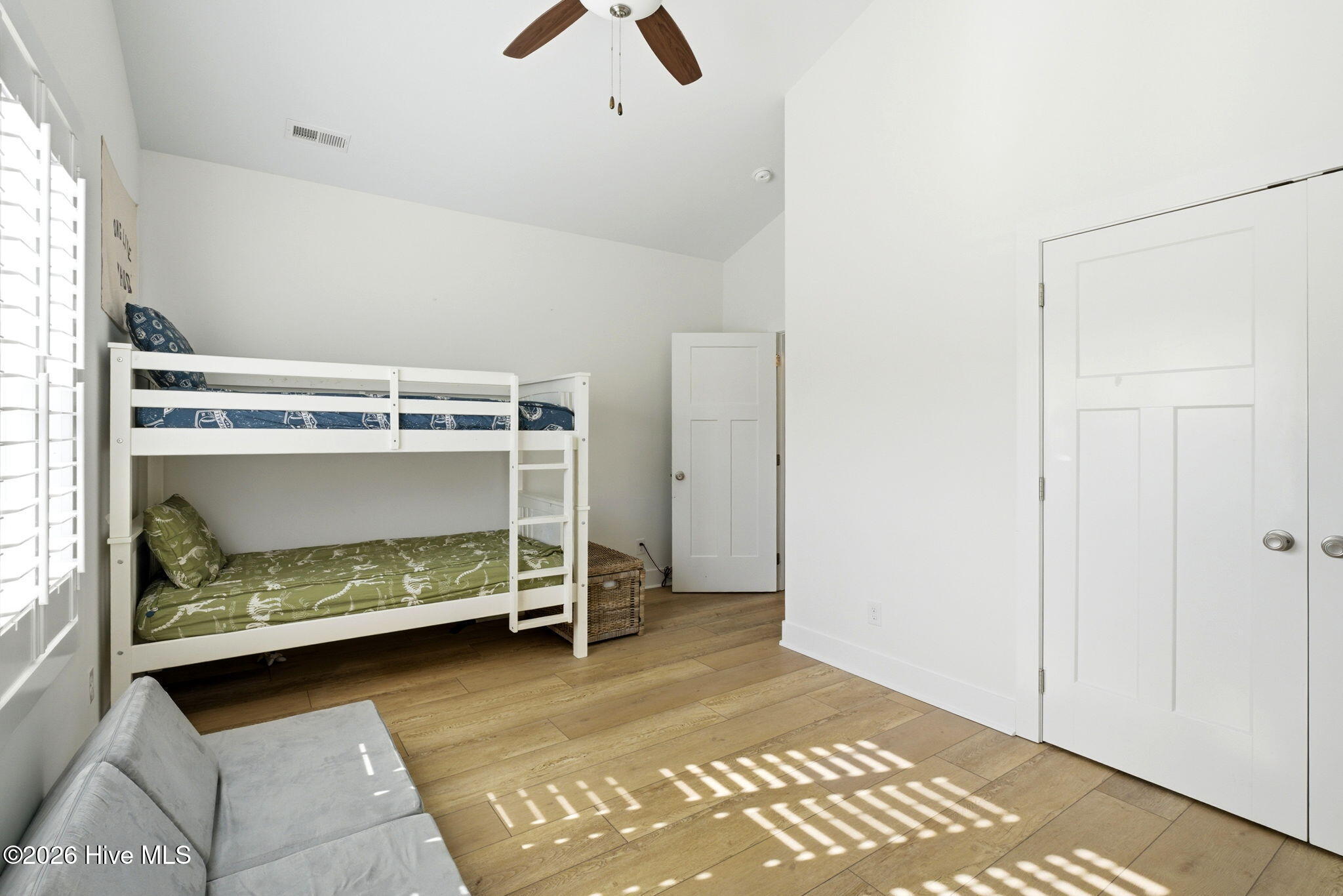 100561485 | Photo 28