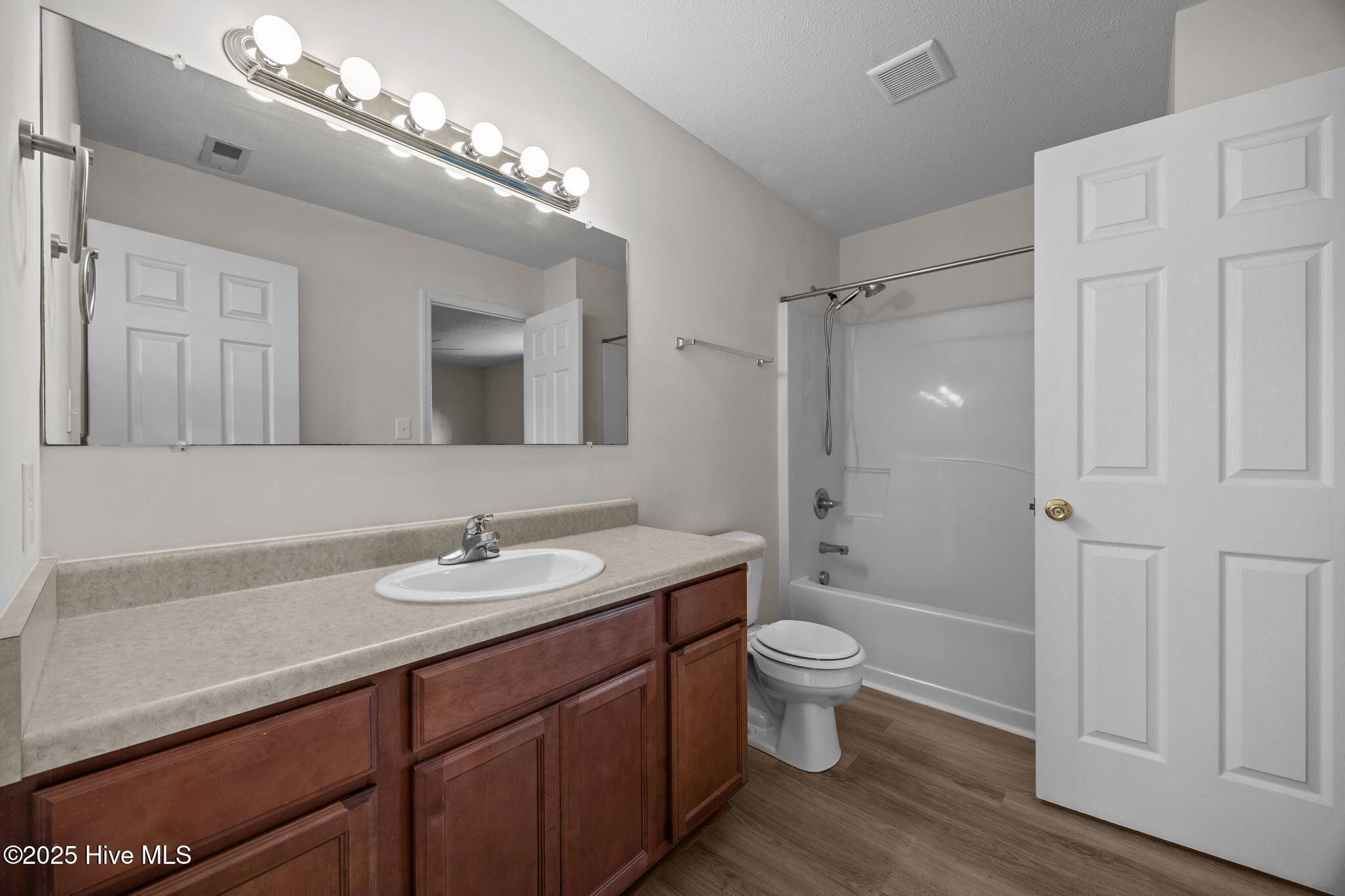 100541602 | Photo 28