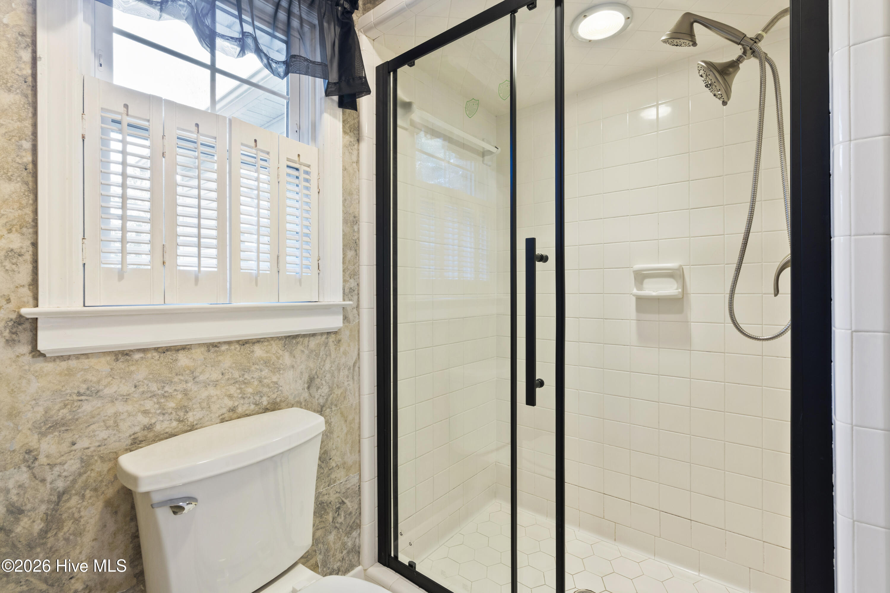 100549887 | Photo 50