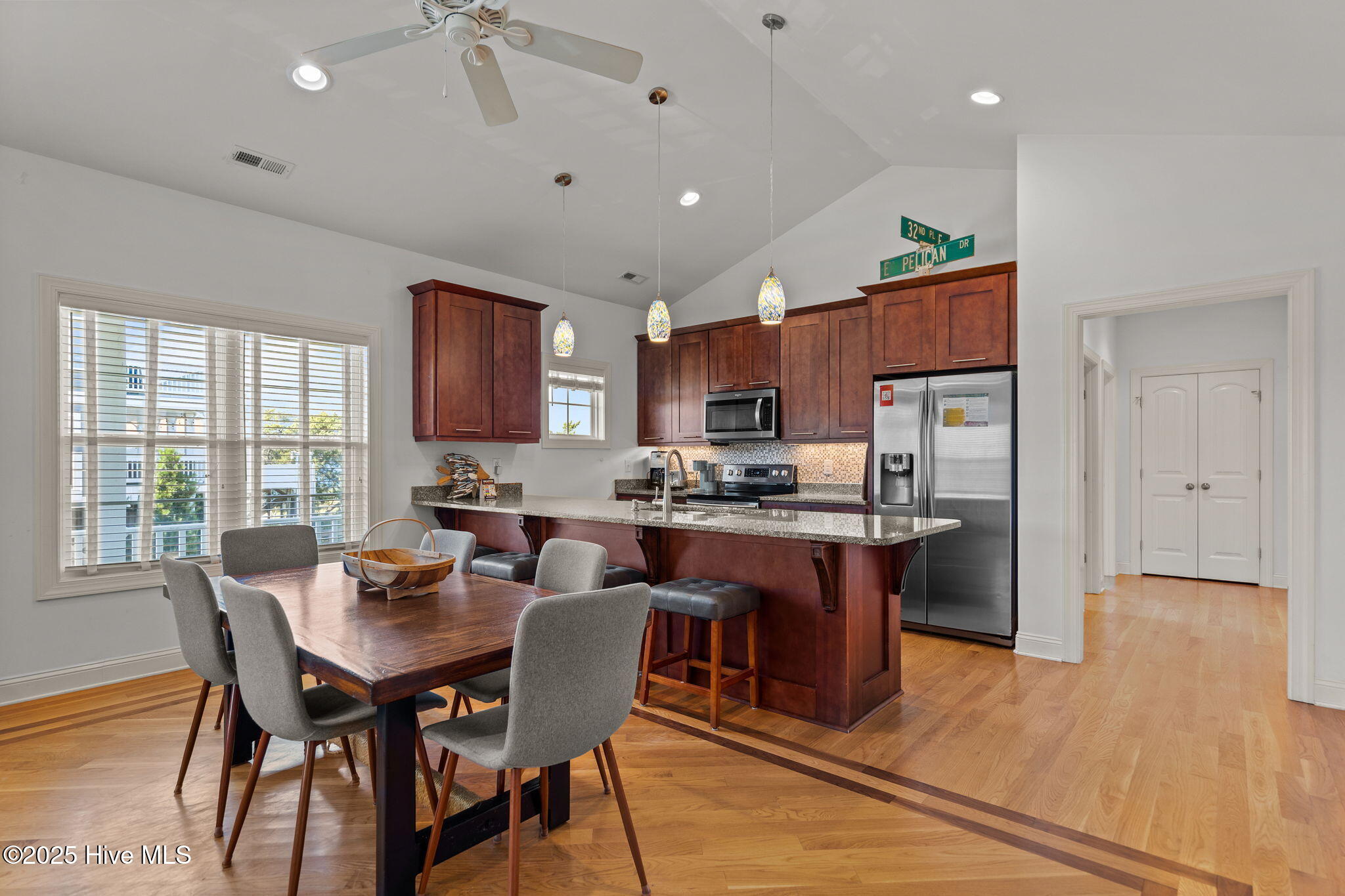 100537497 | Photo 13