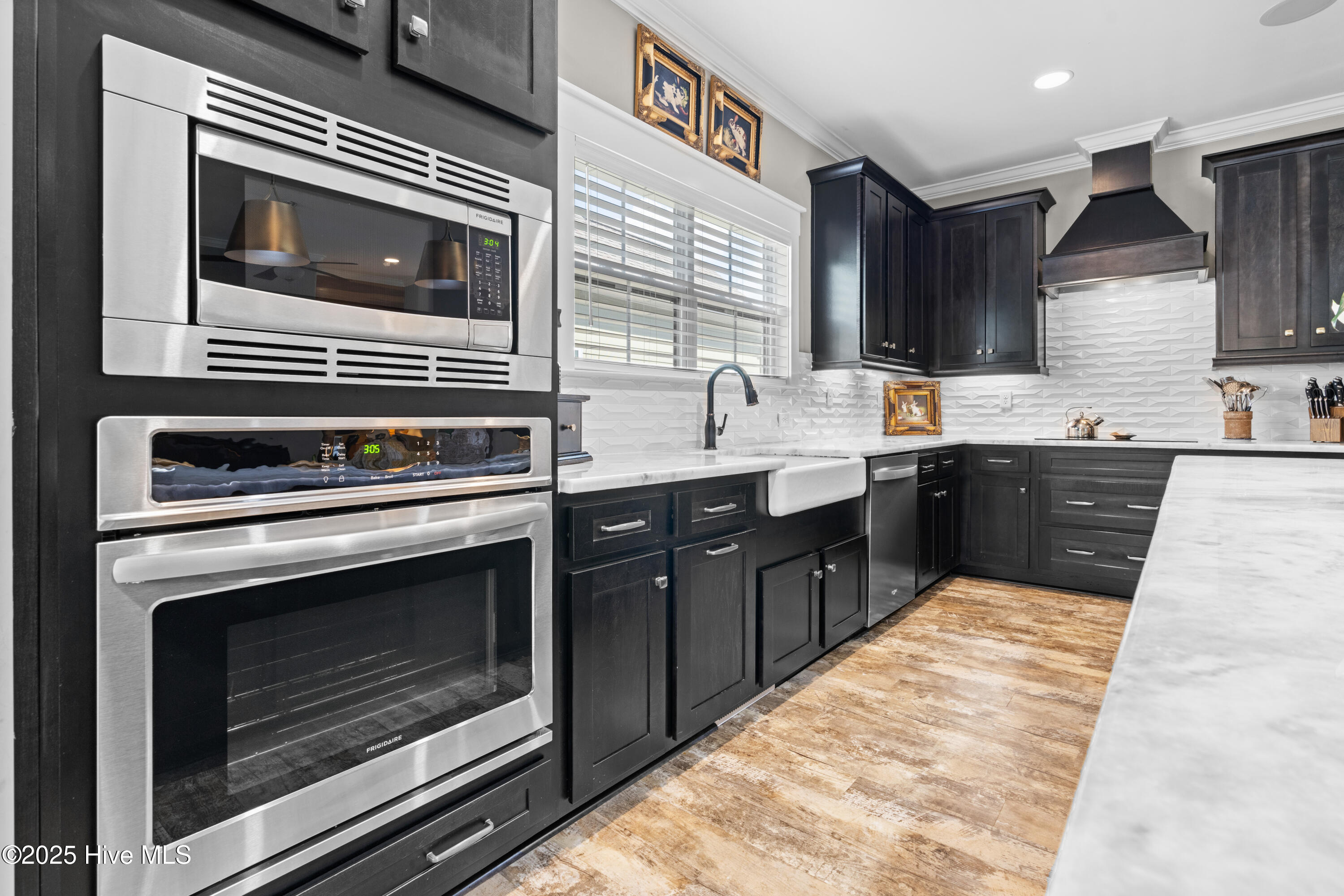 100543866 | Photo 16