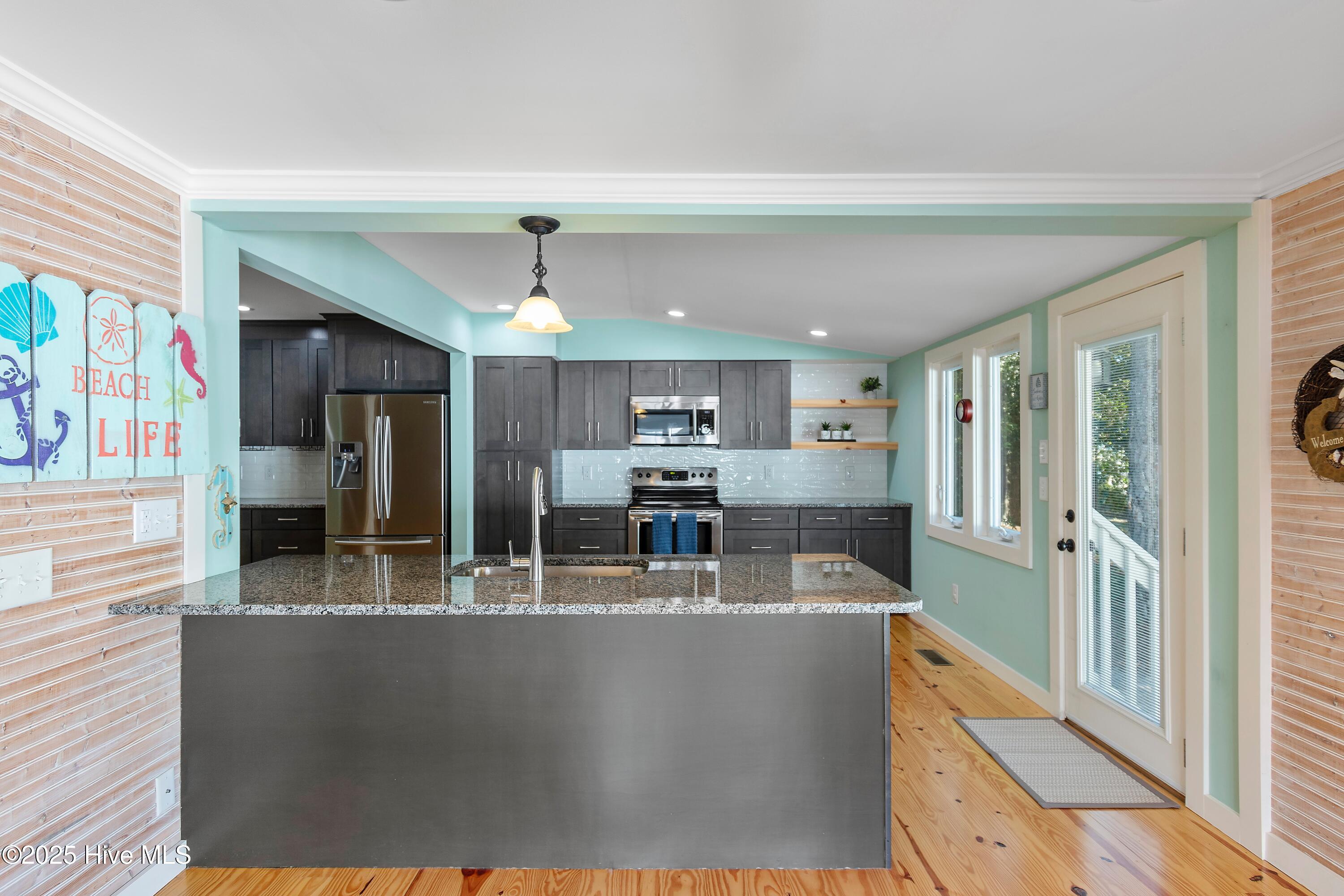 100537849 | Photo 17