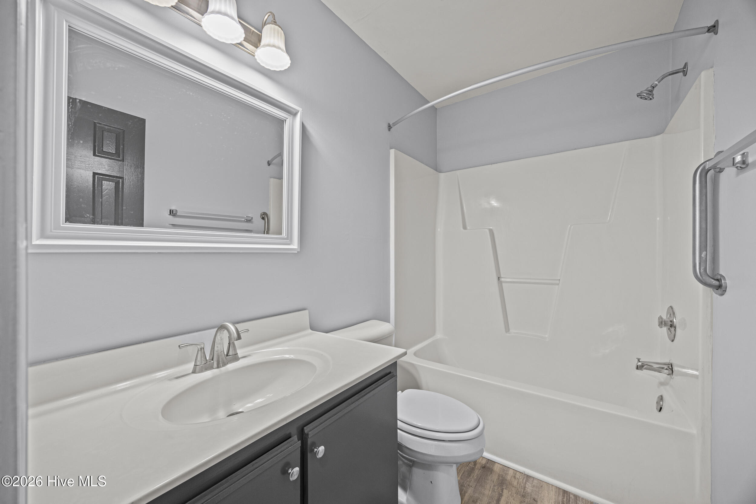 100561010 | Photo 23