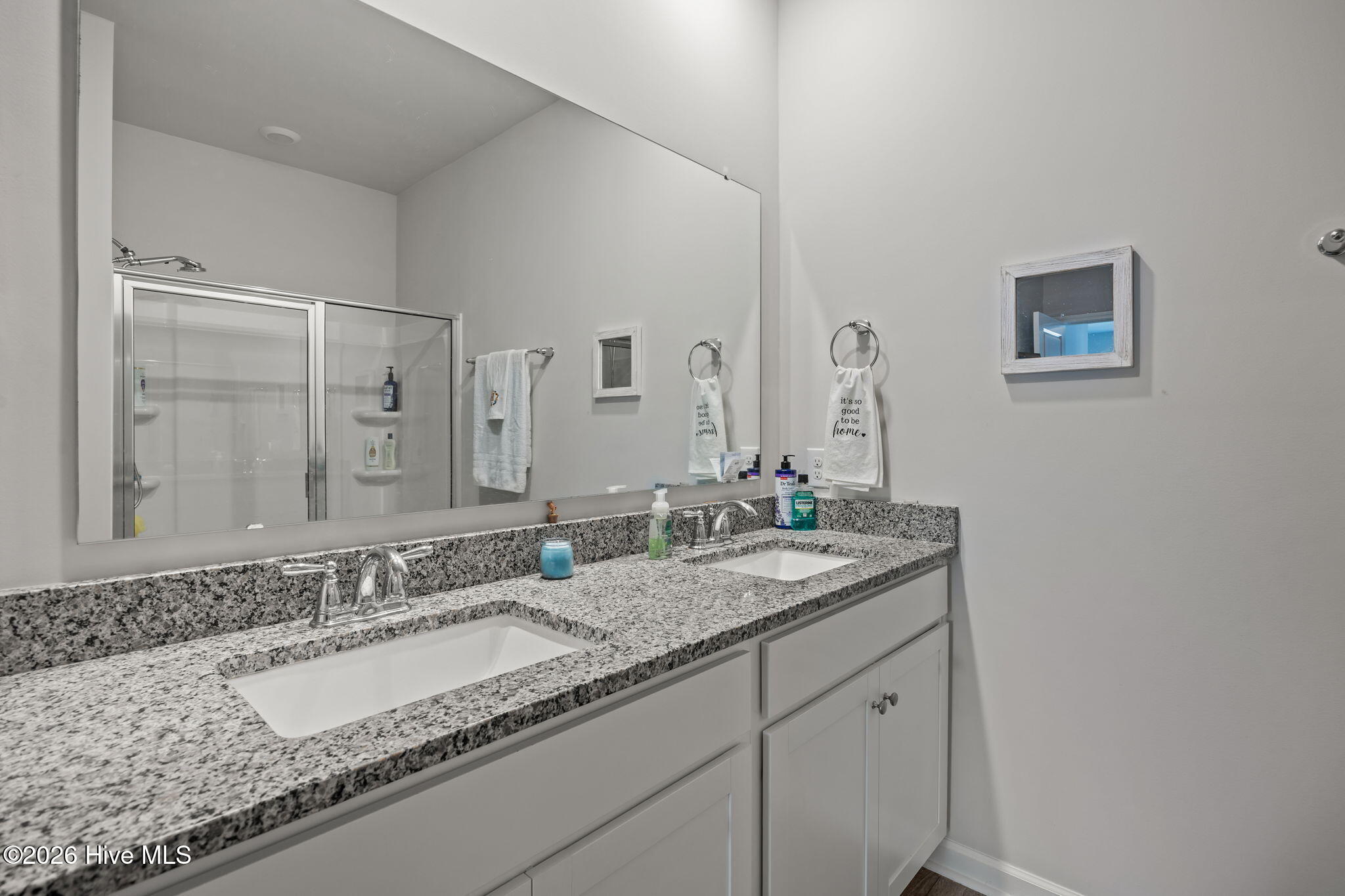 100567889 | Photo 33