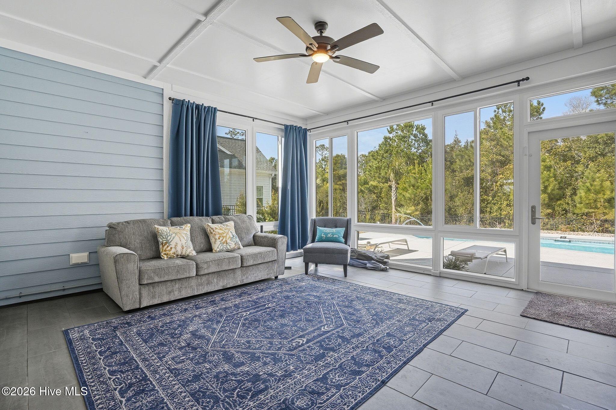 100556850 | Photo 38