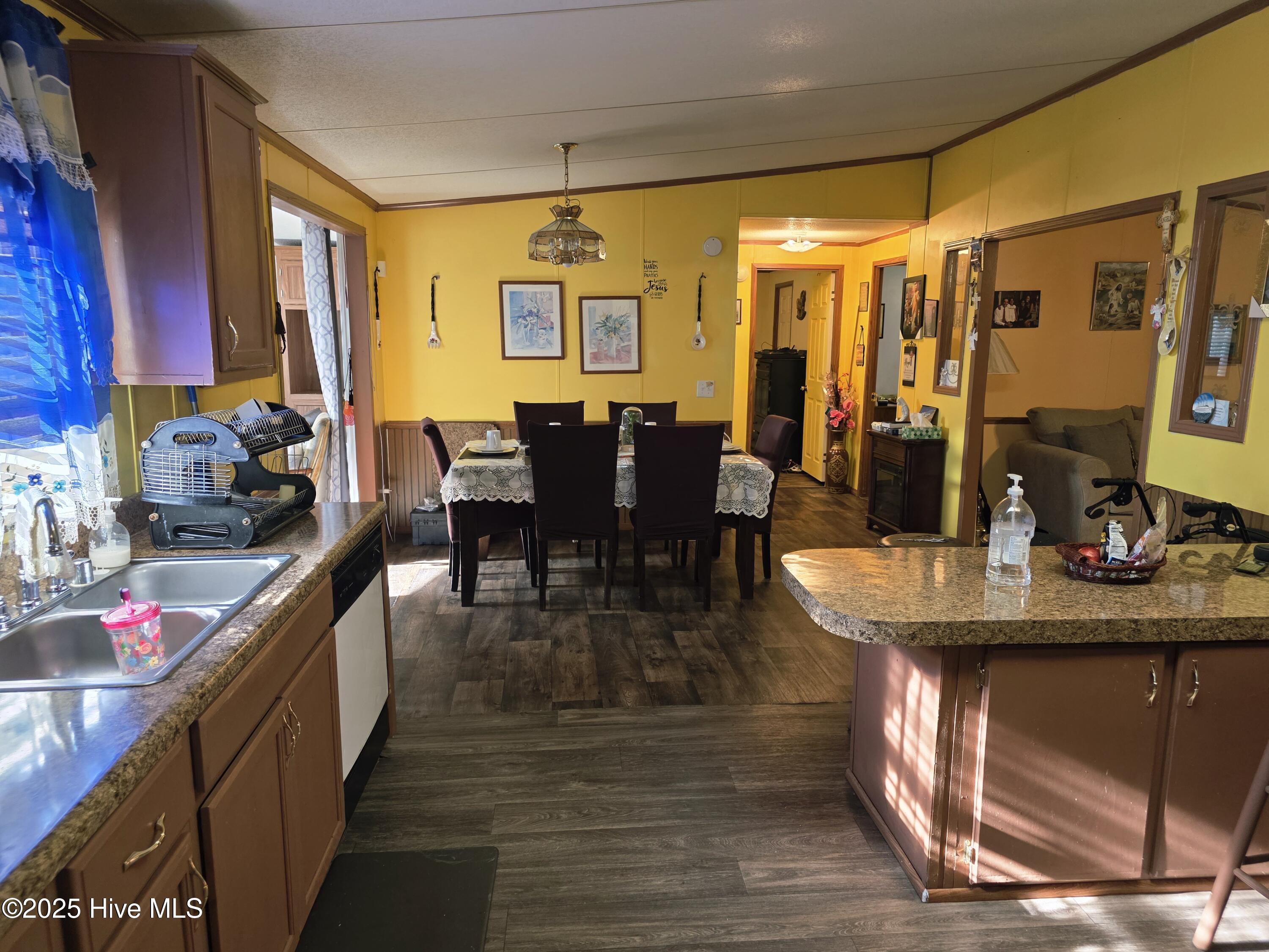 100542988 | Photo 12