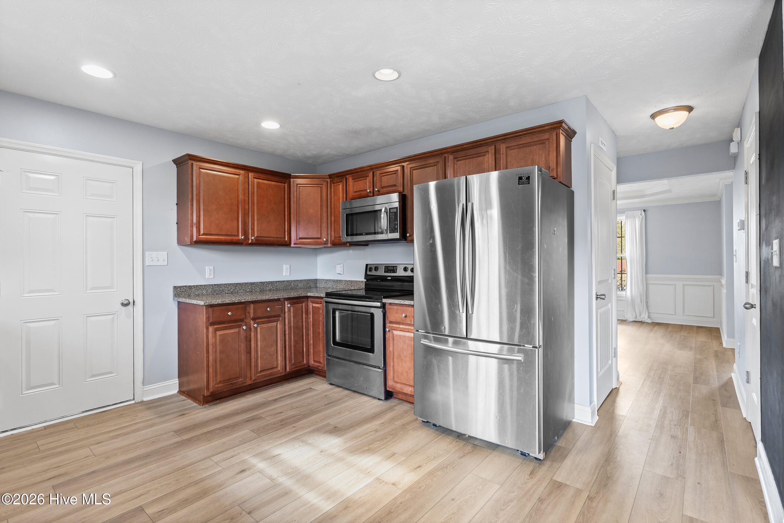 100570395 | Photo 12