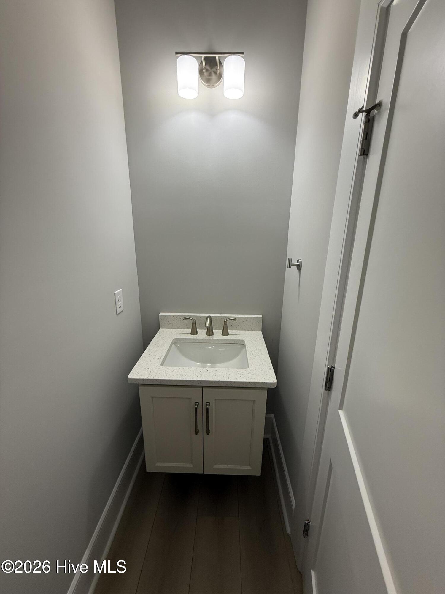 100561434 | Photo 12