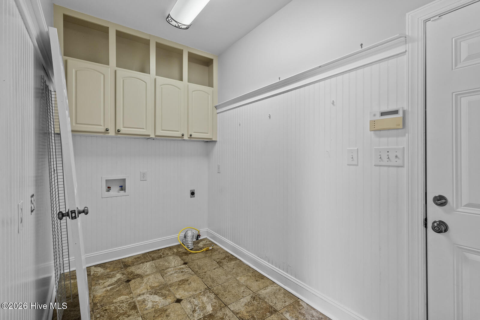 100545911 | Photo 41