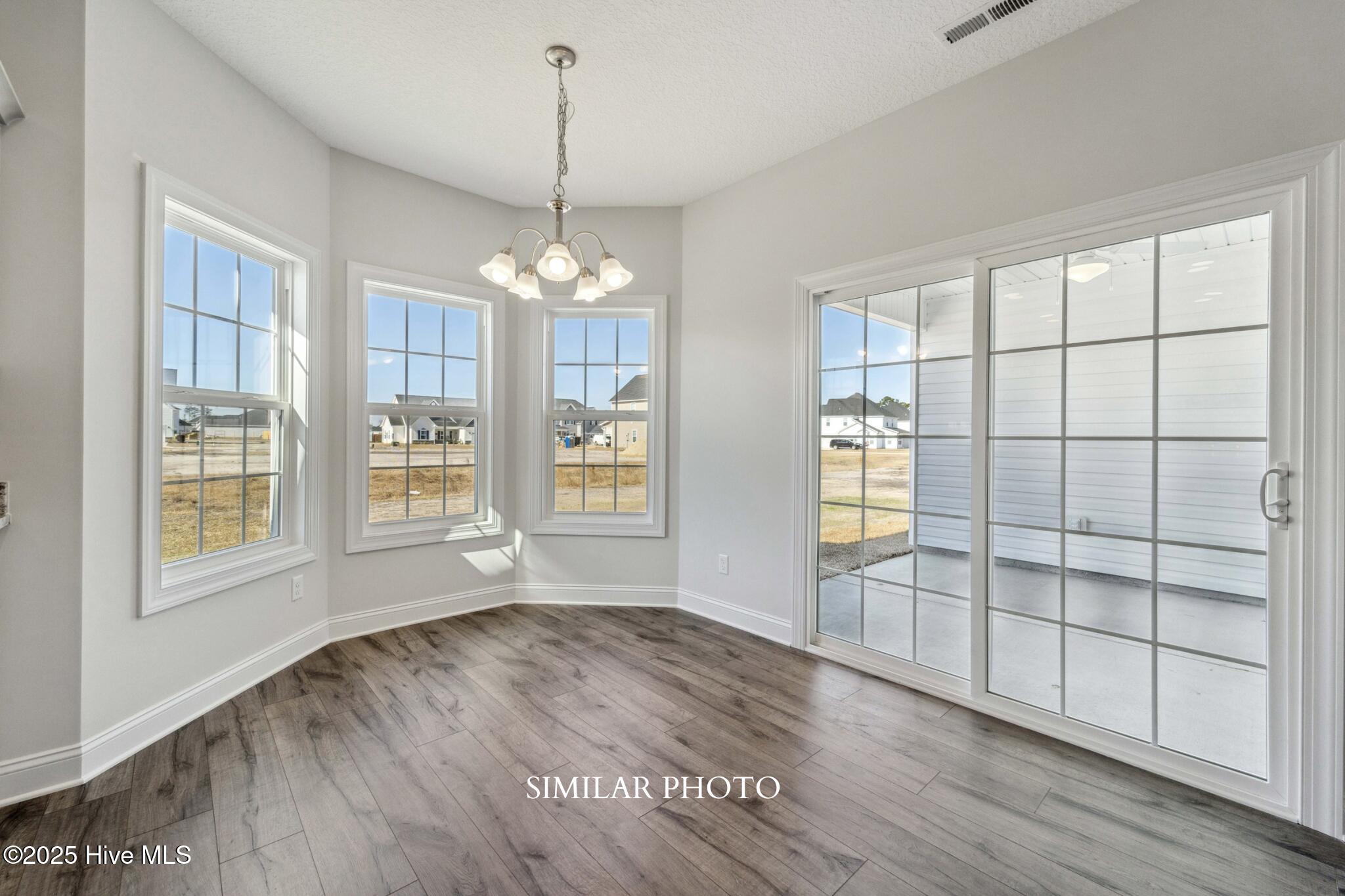 205 Windsor Run Boulevard, Jacksonville, NC 28546 – photo 8: SIMILAR PHOTO 10 (5)