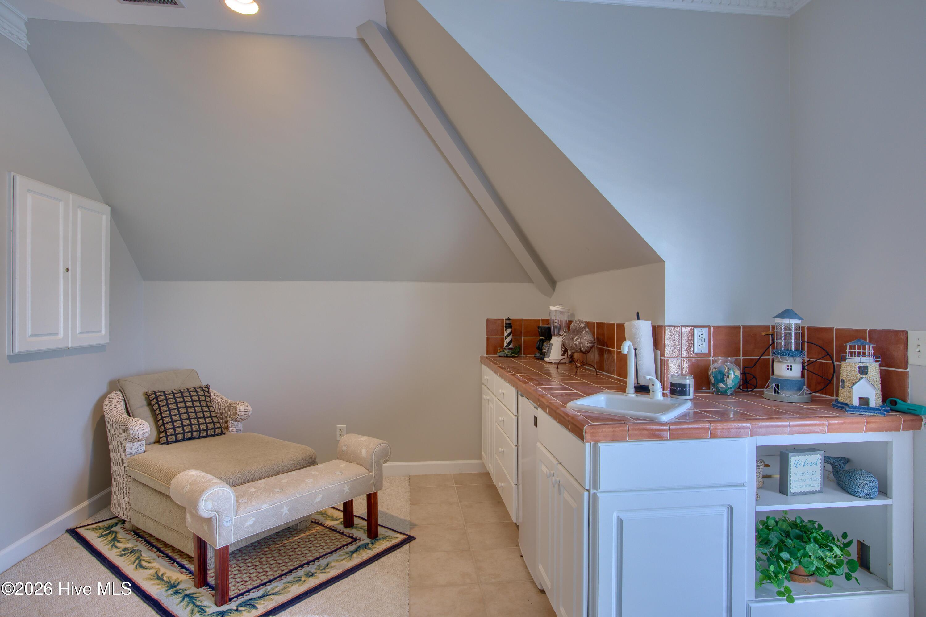 100558828 | Photo 17