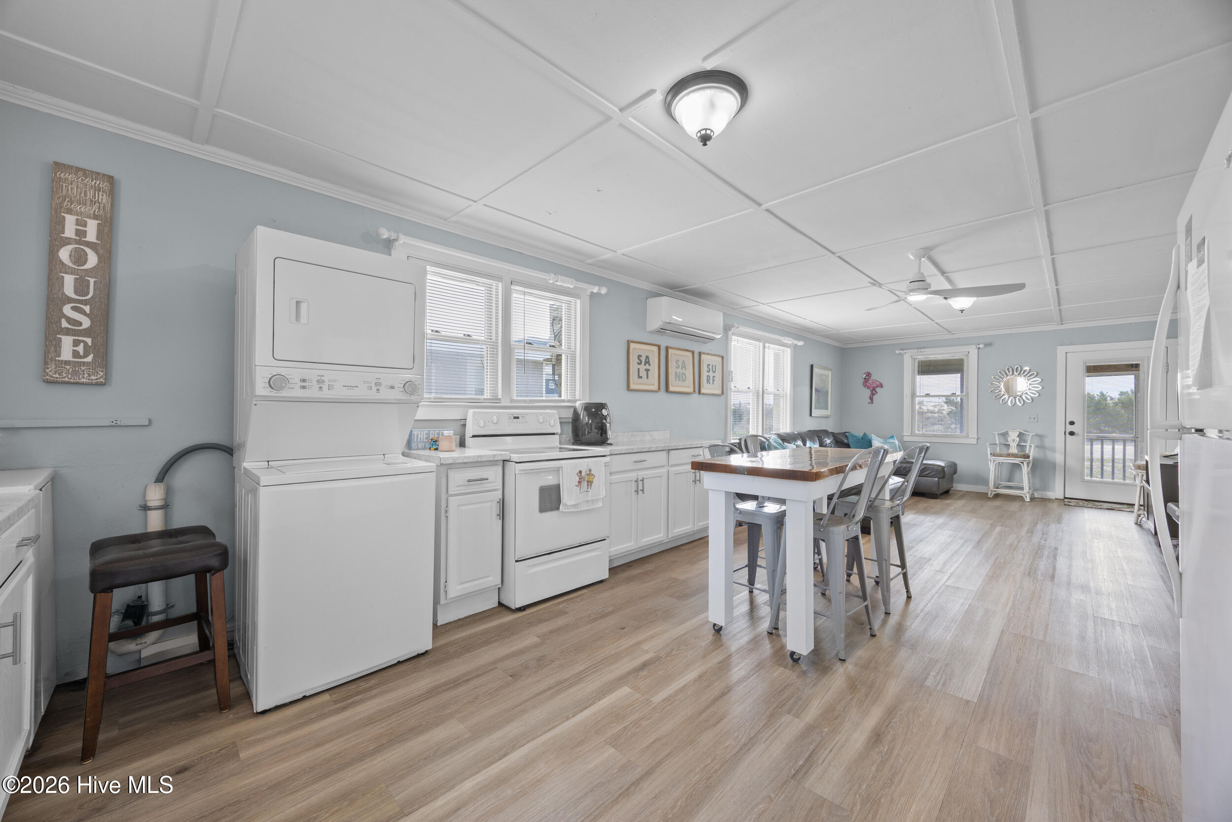 100563115 | Photo 11