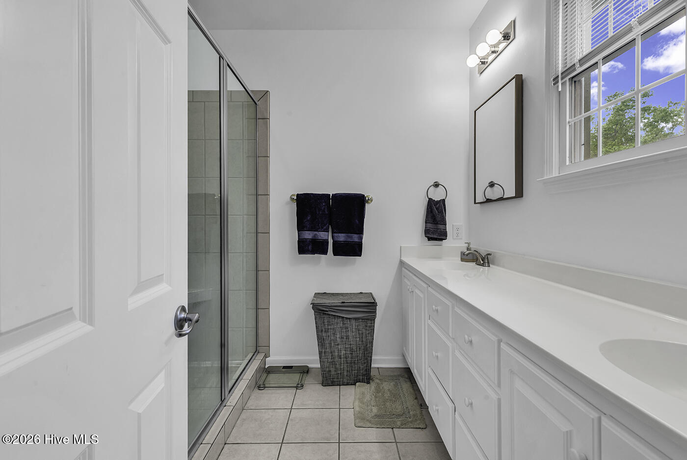 100566110 | Photo 32