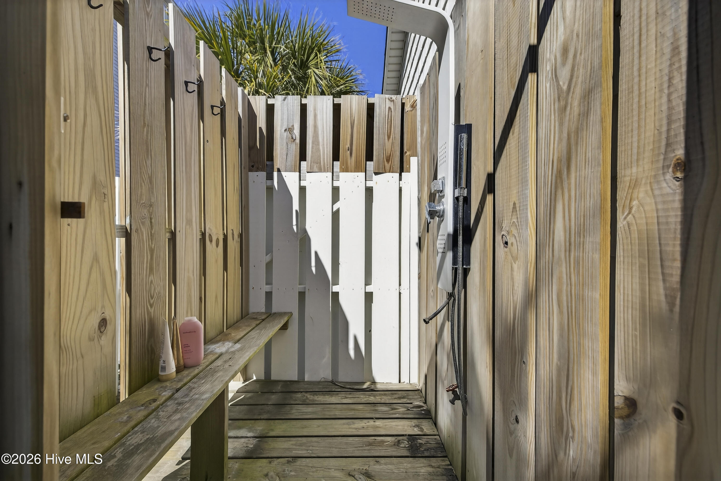 100561786 | Photo 68