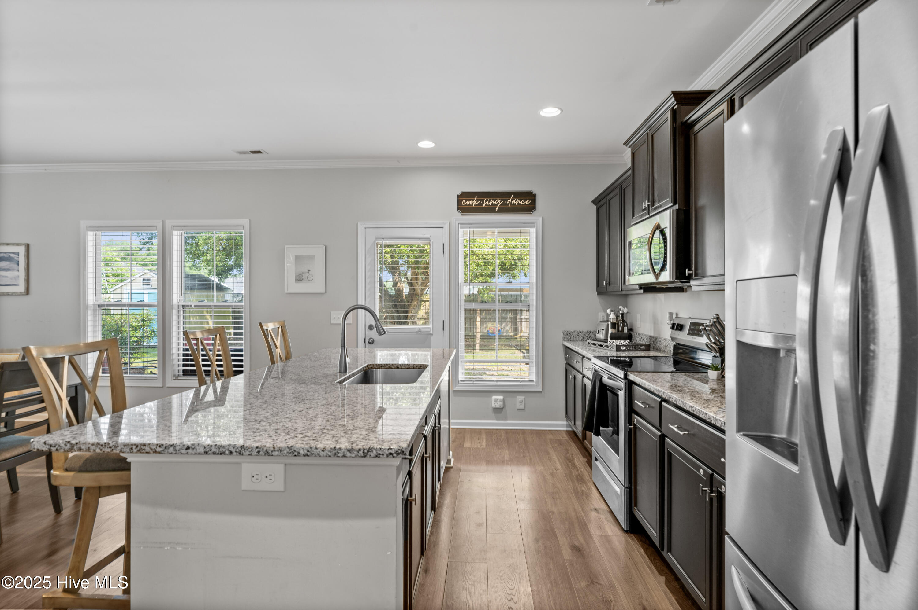 100511448 | Photo 14