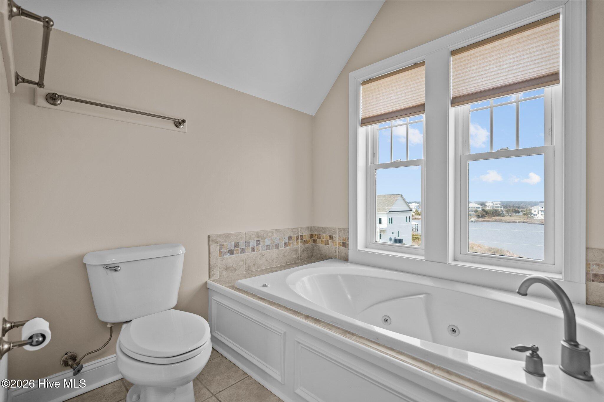 100562244 | Photo 38