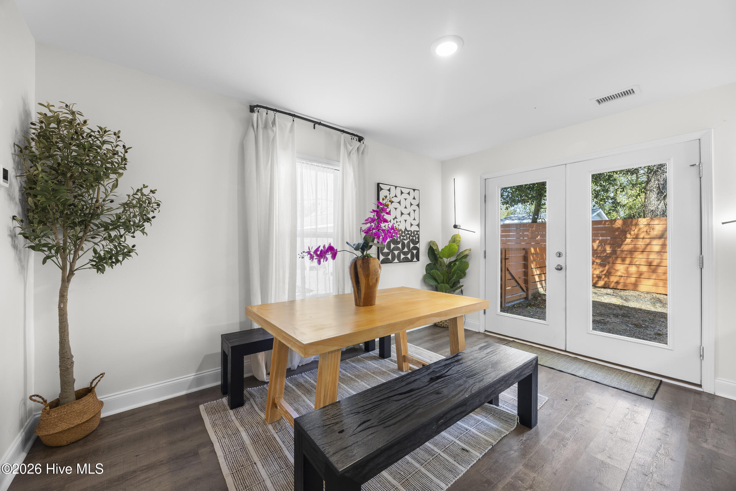 100563467 | Photo 12