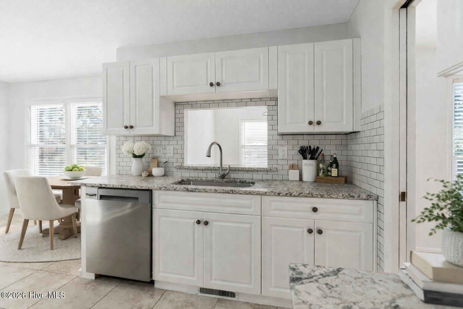 100556381 | Photo 22