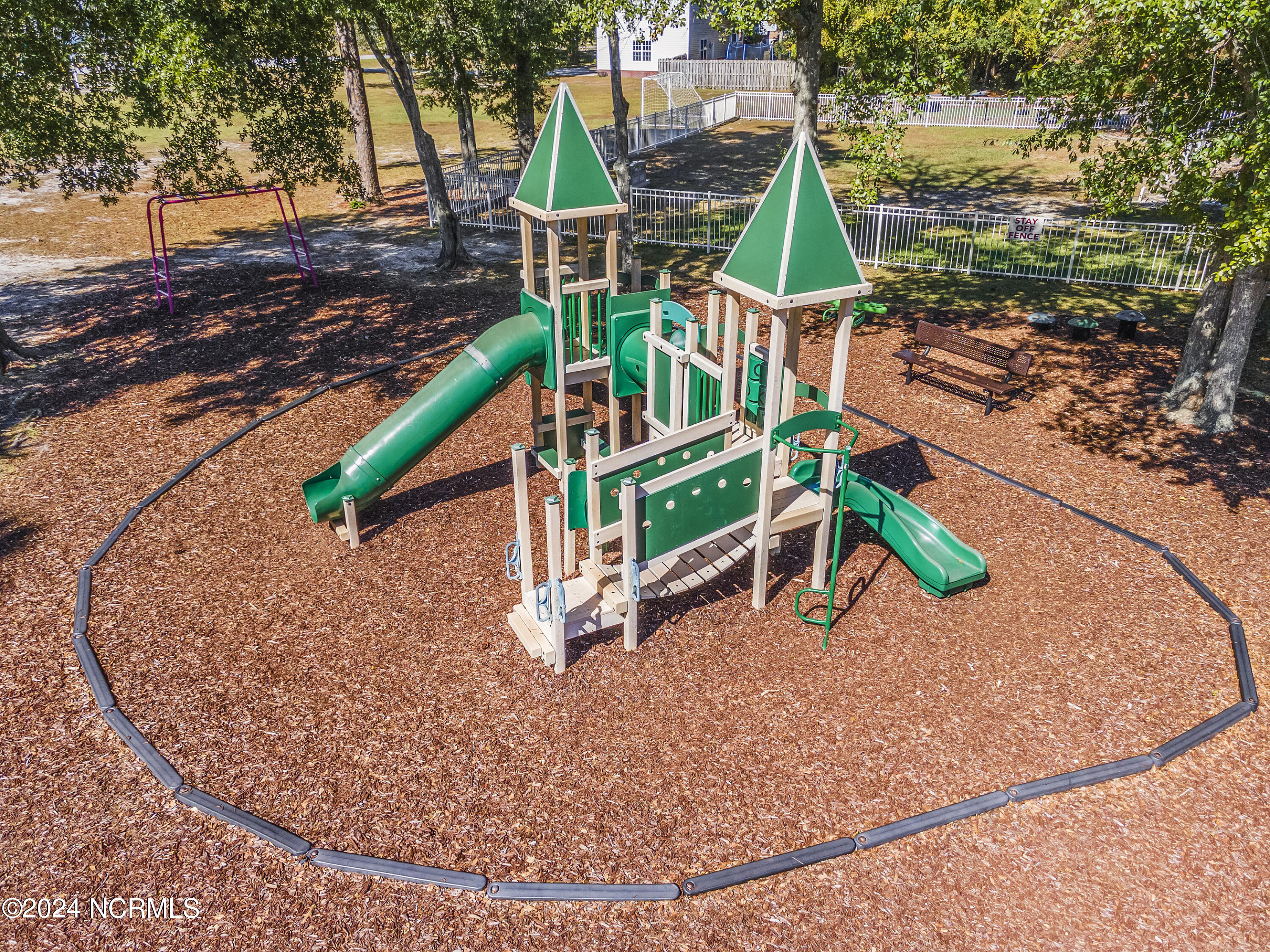 100443892 | Photo 27