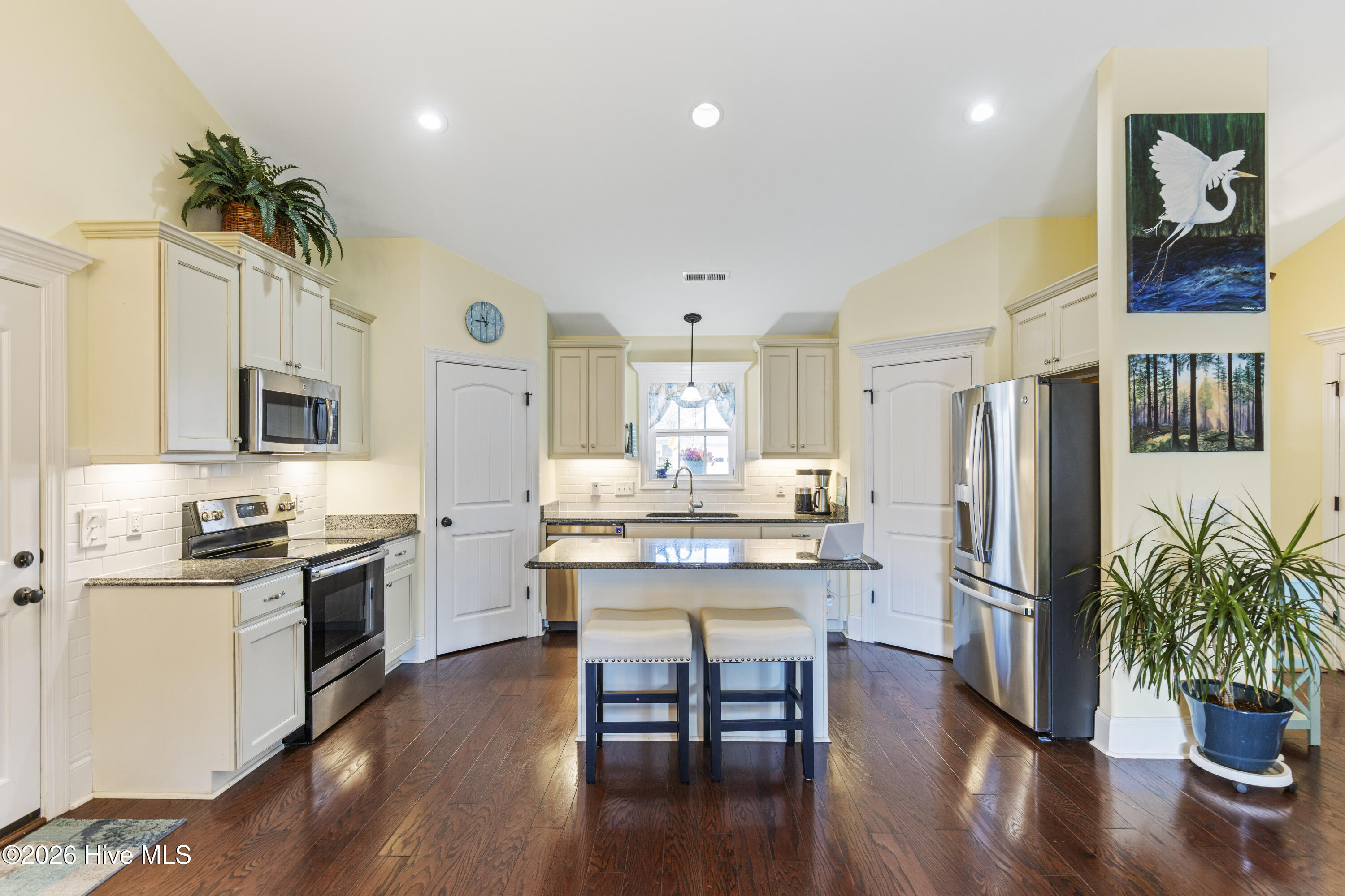 100551829 | Photo 14