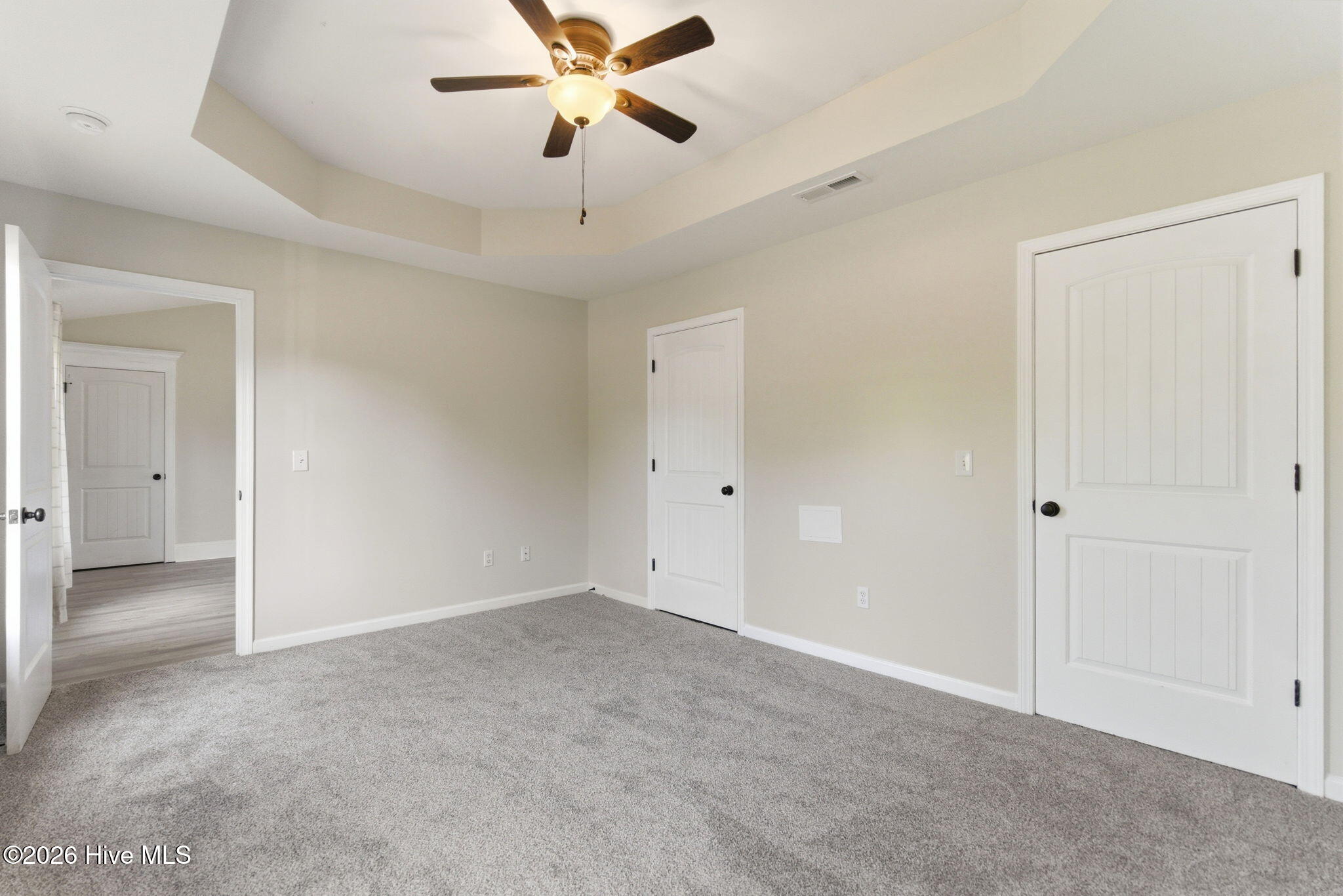 100570118 | Photo 19