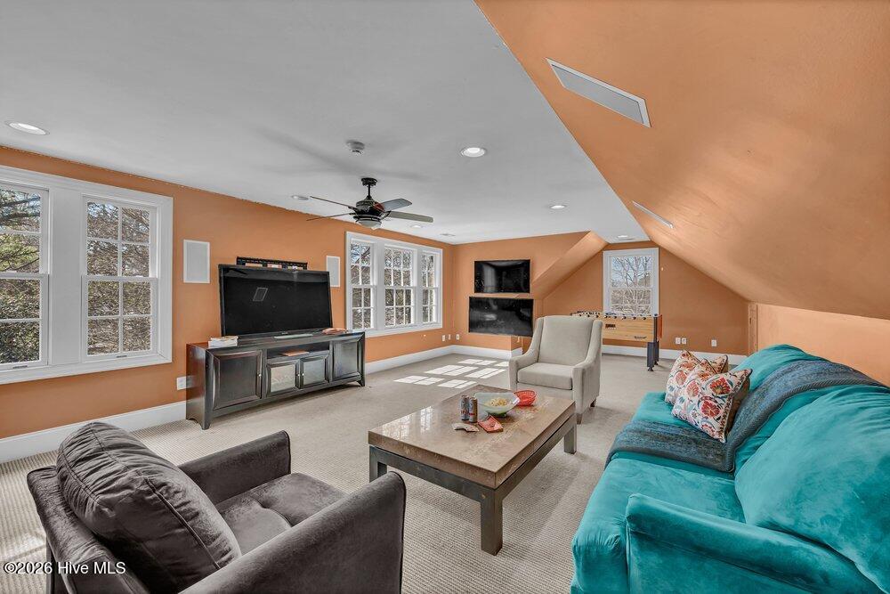 100558006 | Photo 44