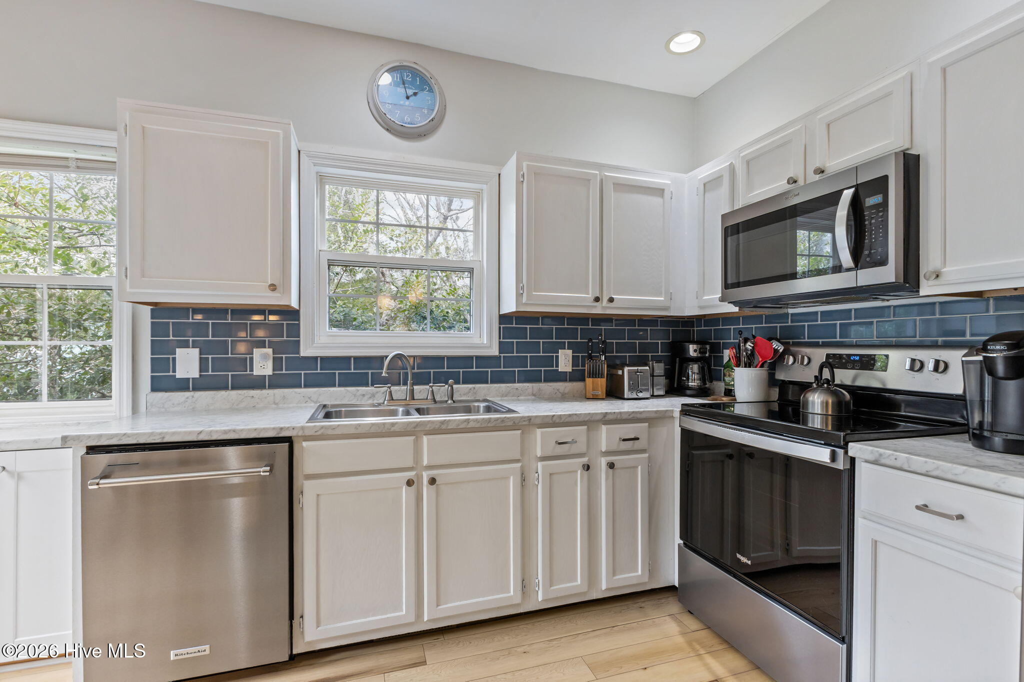 100557971 | Photo 16