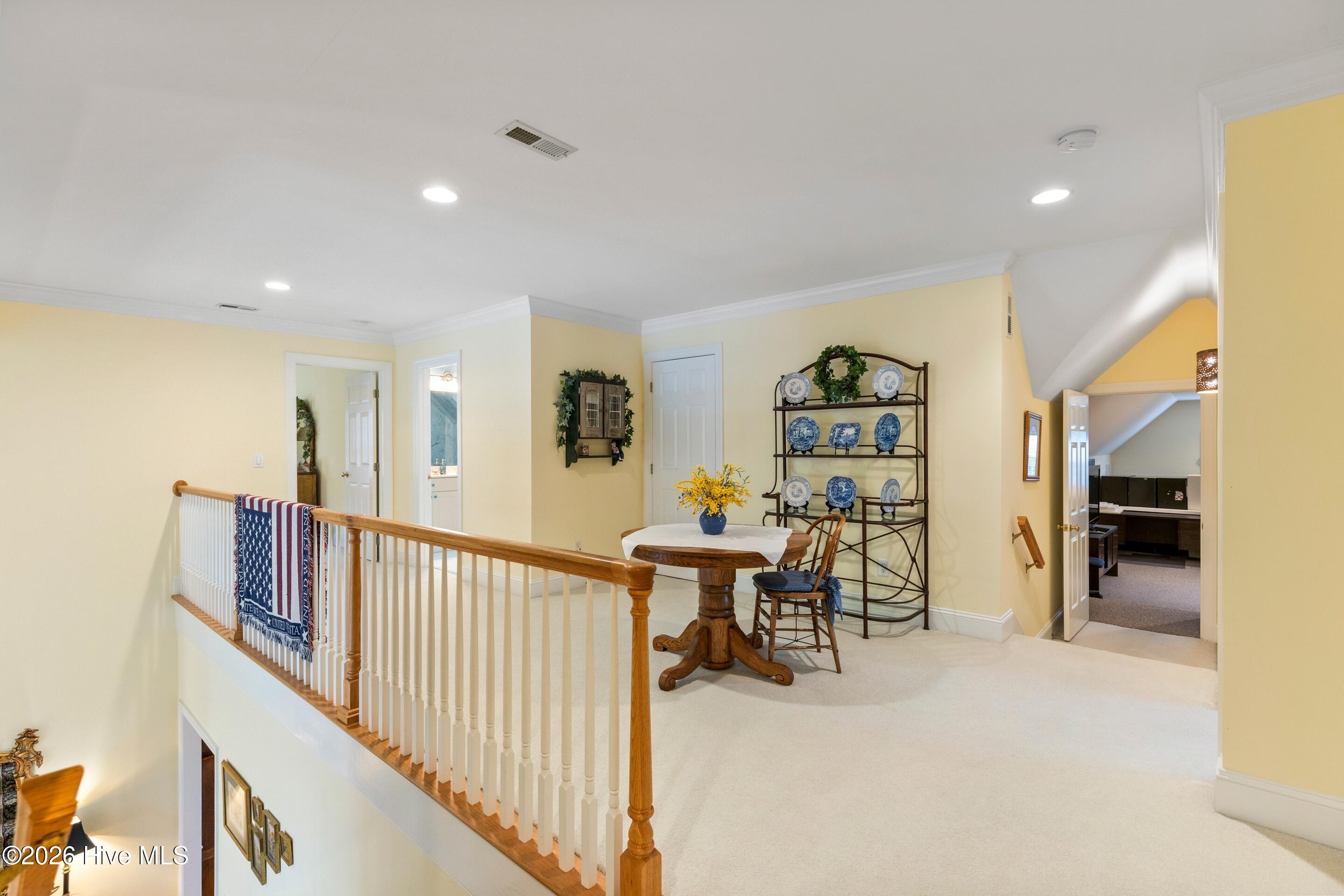 100562190 | Photo 46