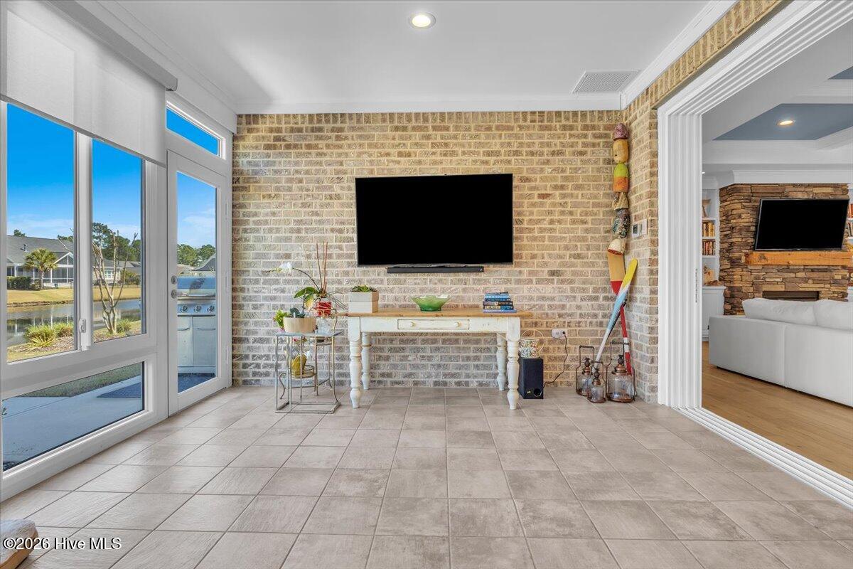 100562728 | Photo 37