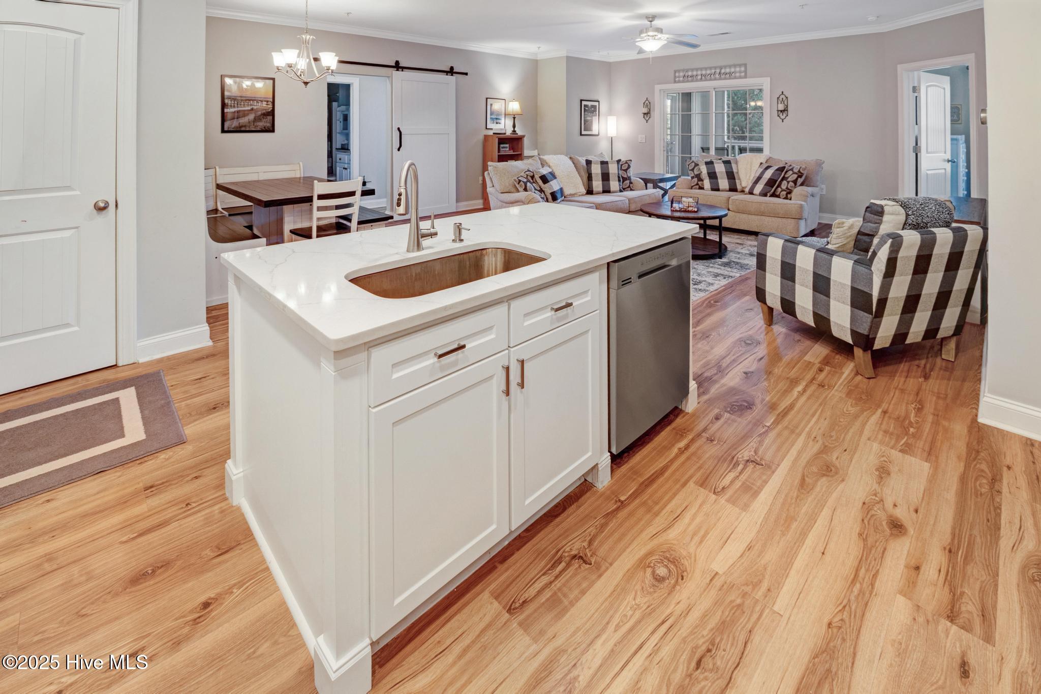 100534929 | Photo 12