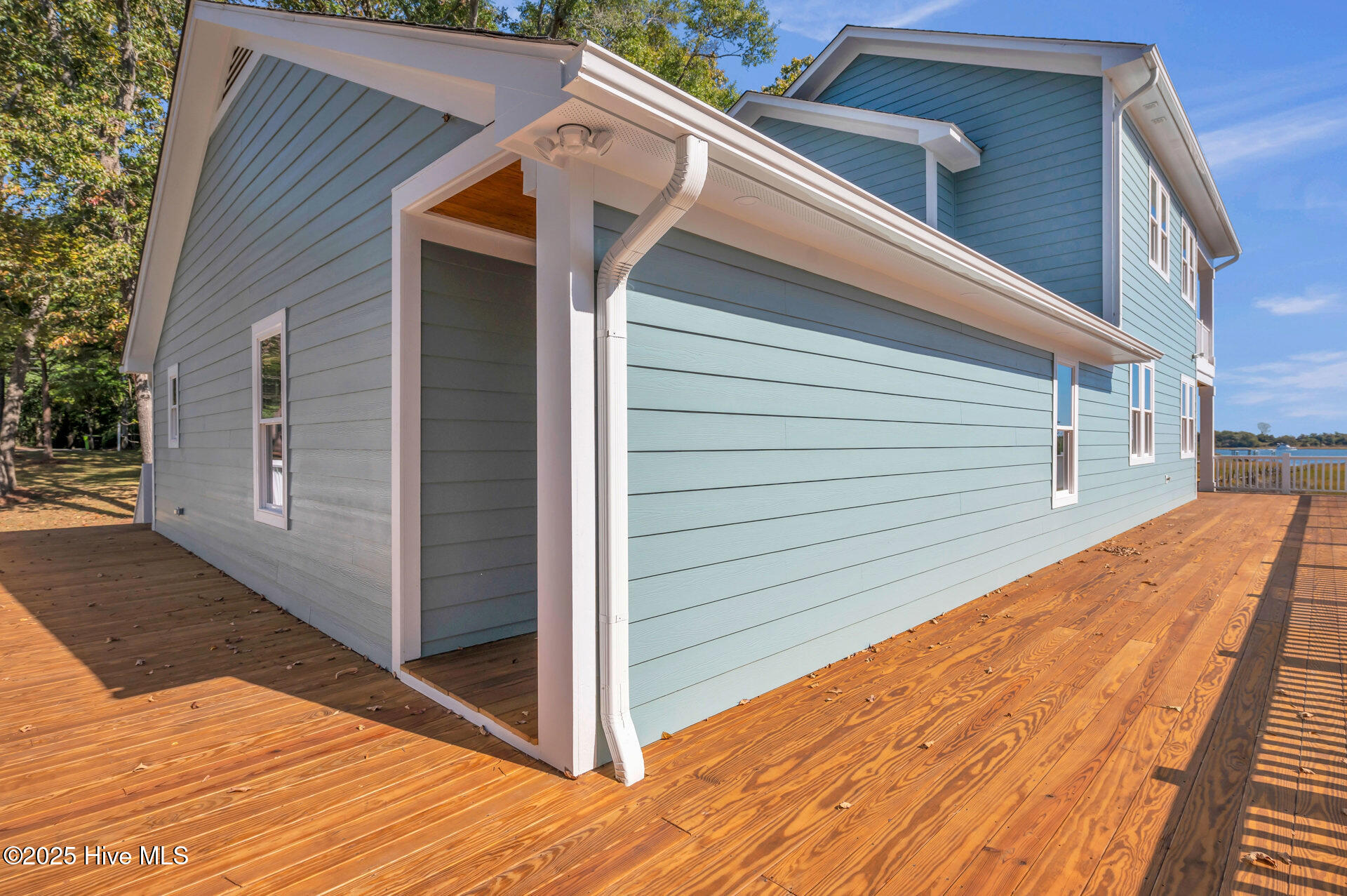 100540114 | Photo 44